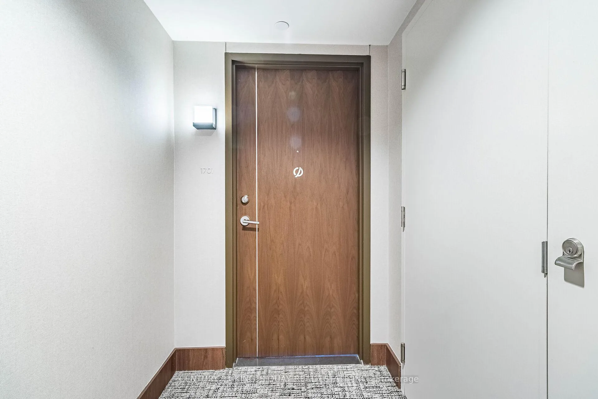 Photo 8 of Unit 1701, 80 Queens Wharf Road, Toronto, Waterfront Communities — HOMEH