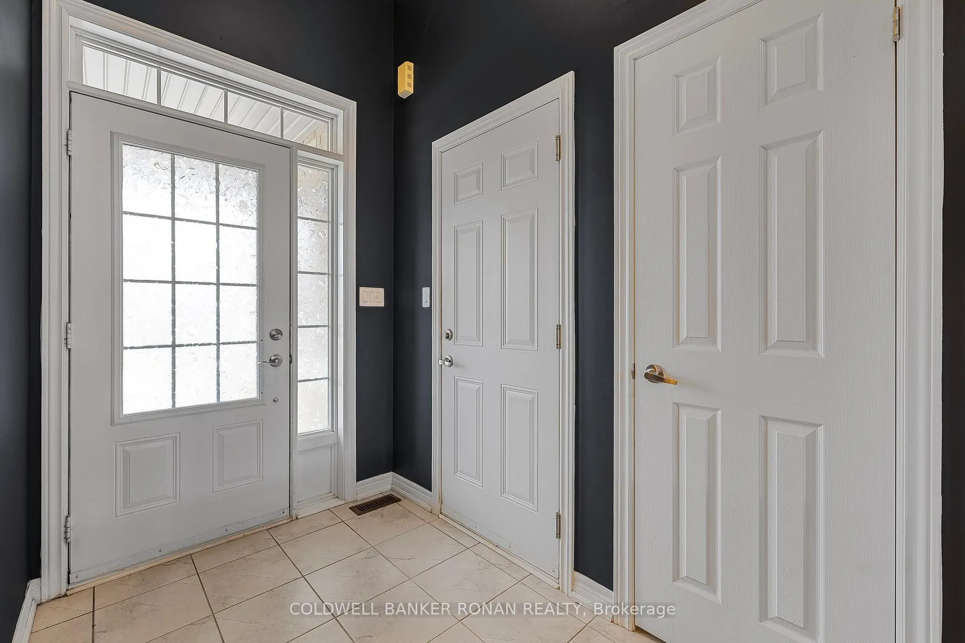 Photo 5 of 93 Sutcliffe Way, New Tecumseth, Alliston — HOMEH