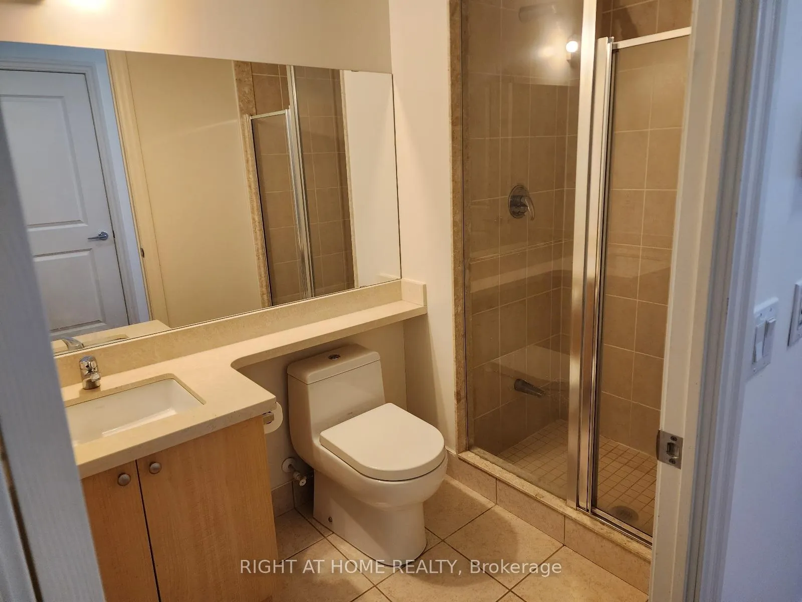 Photo 4 of Unit 316, 111 Upper Duke Crescent, Markham, Unionville — HOMEH