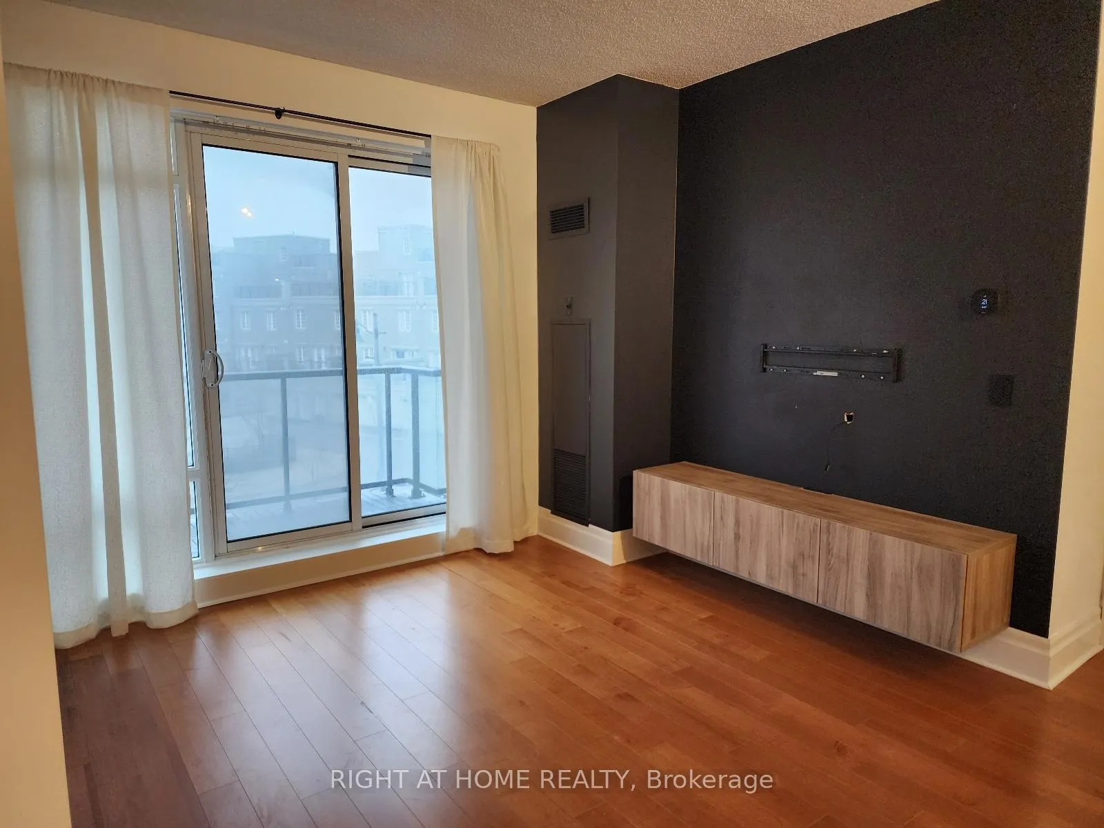 Photo 5 of Unit 316, 111 Upper Duke Crescent, Markham, Unionville — HOMEH