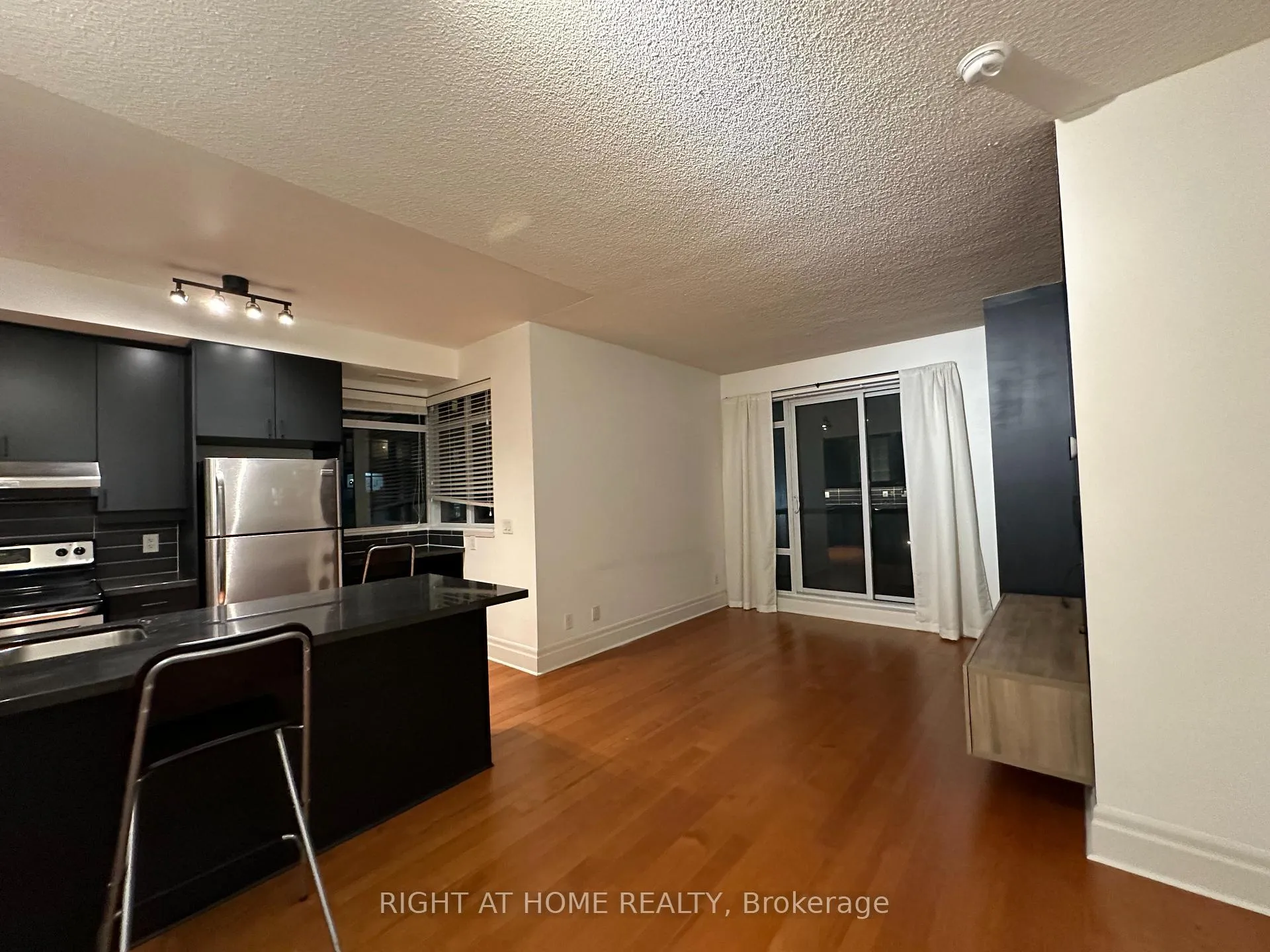 Photo 8 of Unit 316, 111 Upper Duke Crescent, Markham, Unionville — HOMEH