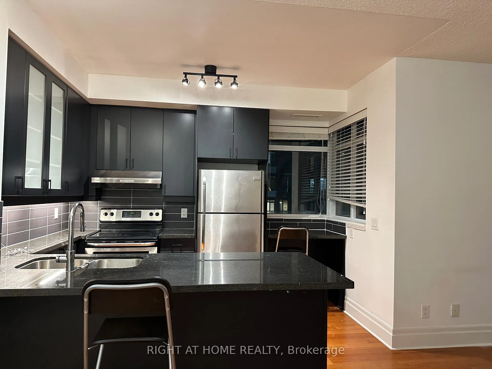 Photo 9 of Unit 316, 111 Upper Duke Crescent, Markham, Unionville — HOMEH