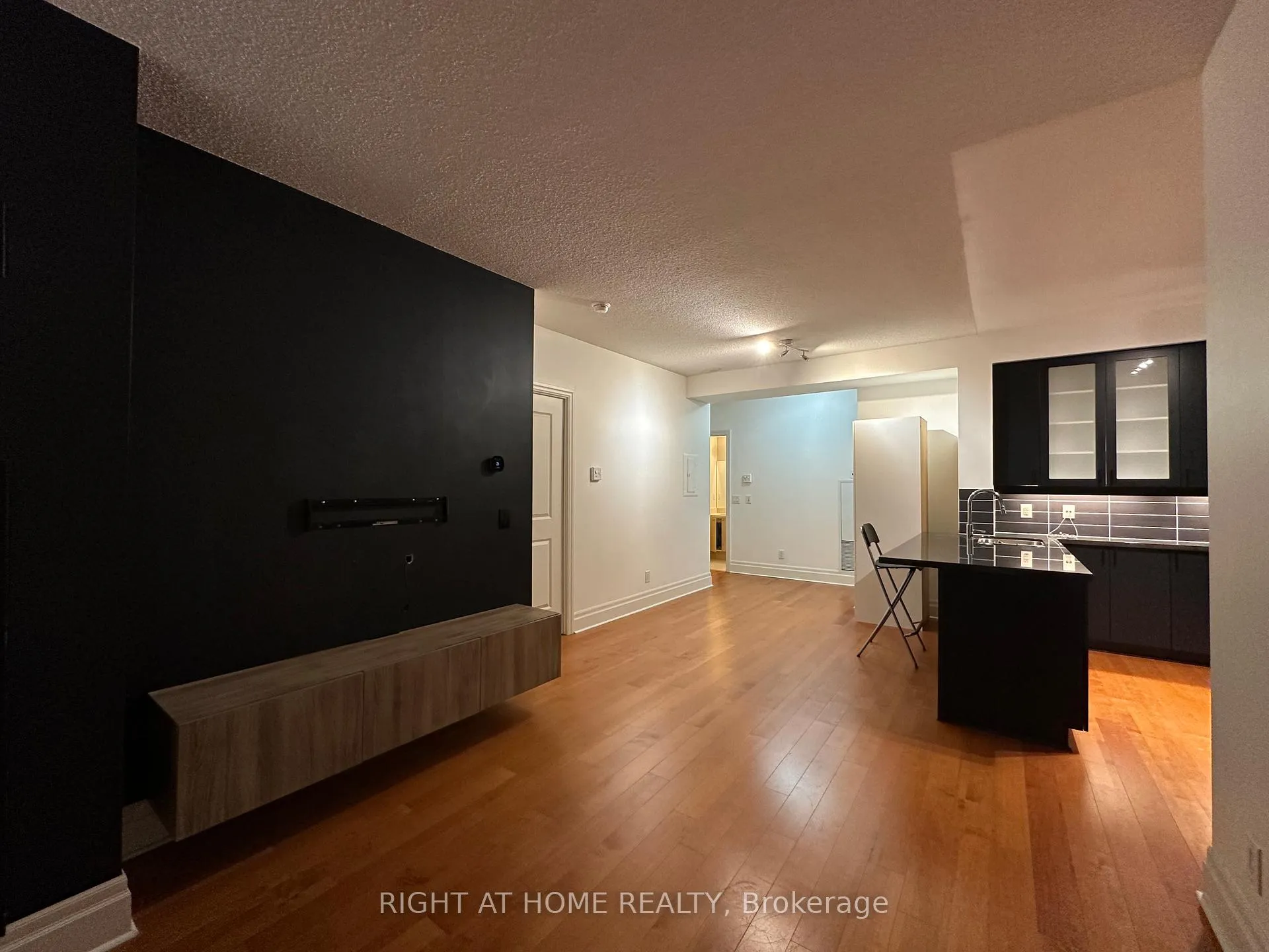 Photo 10 of Unit 316, 111 Upper Duke Crescent, Markham, Unionville — HOMEH