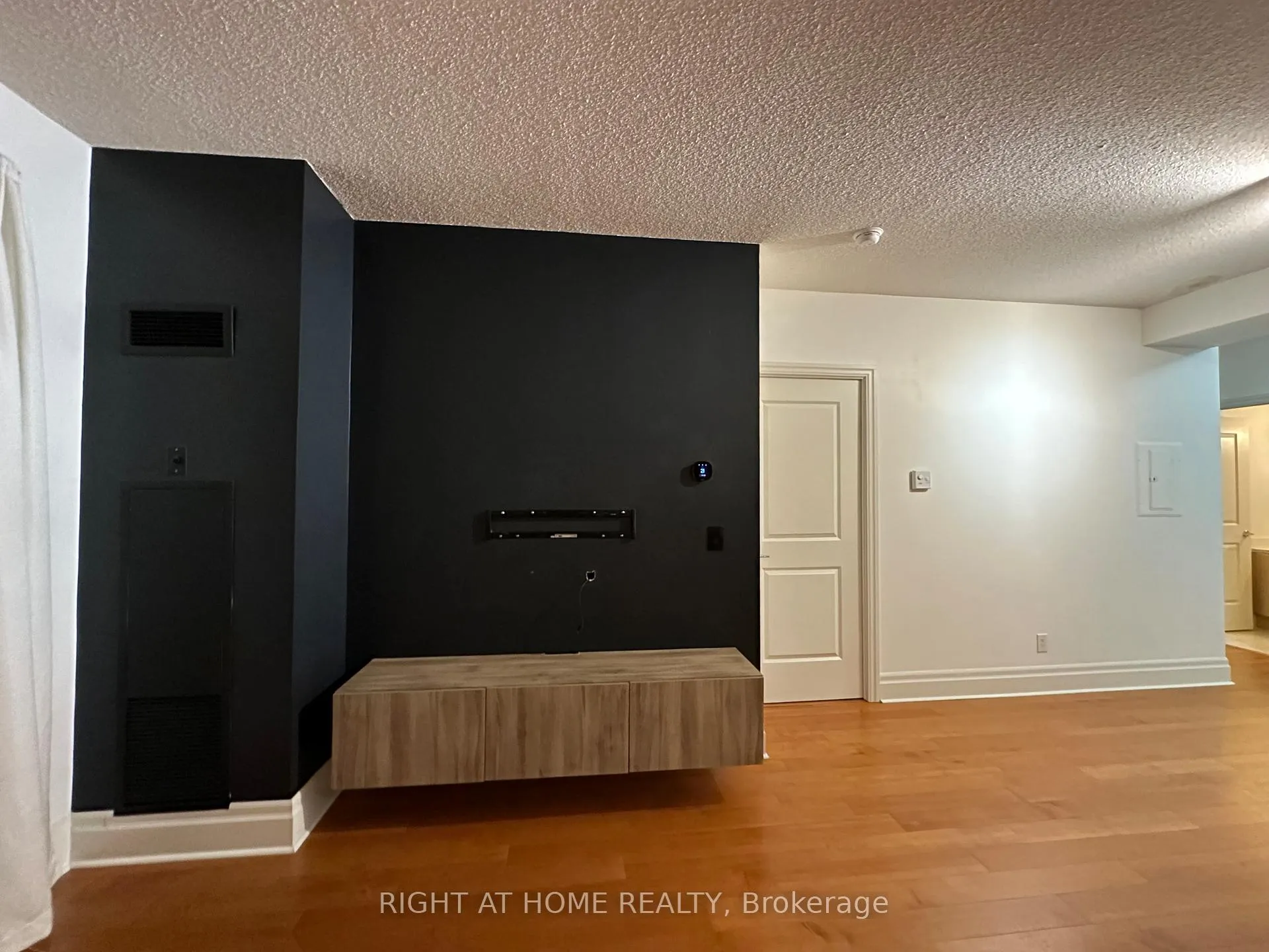 Photo 12 of Unit 316, 111 Upper Duke Crescent, Markham, Unionville — HOMEH