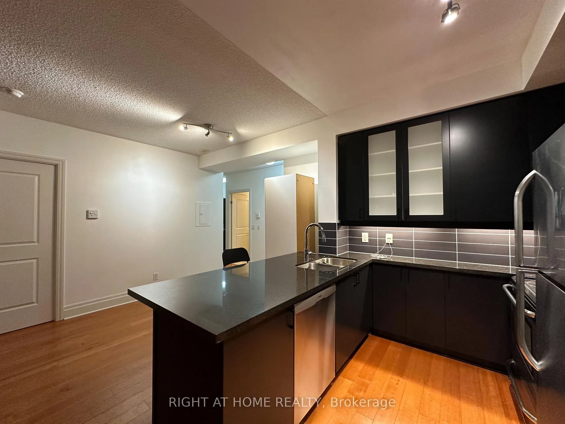 Photo 13 of Unit 316, 111 Upper Duke Crescent, Markham, Unionville — HOMEH