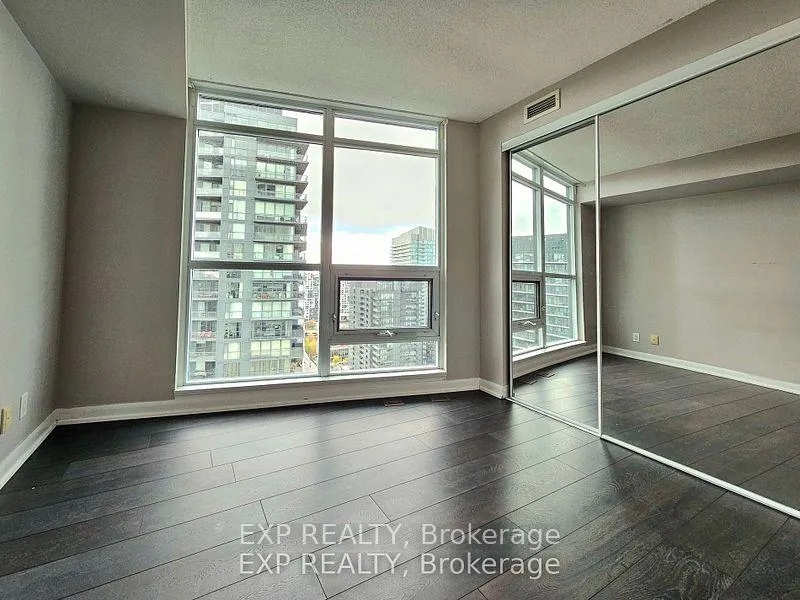 Photo 9 of Unit 2402, 600 Fleet Street, Toronto, Niagara — HOMEH