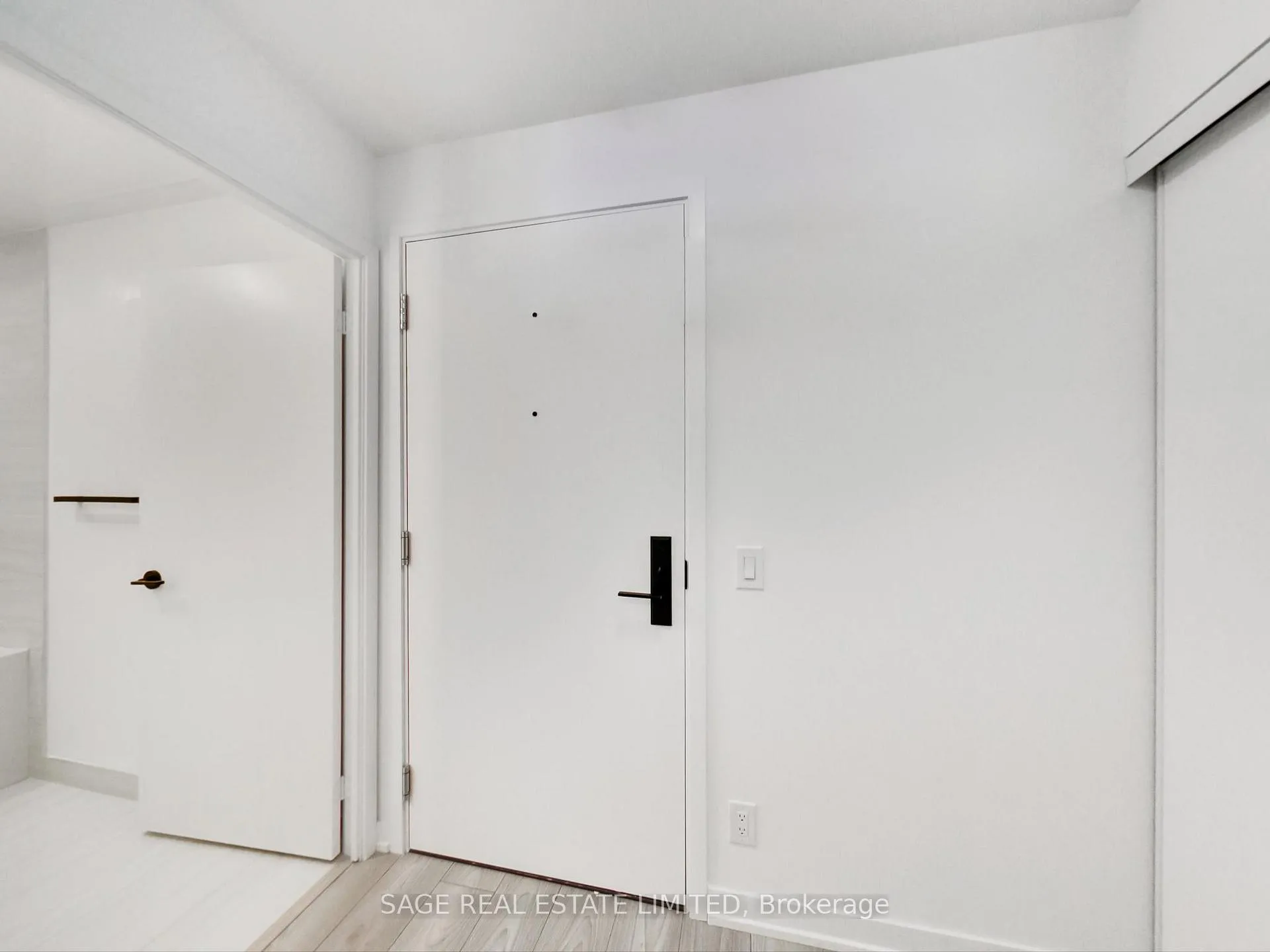 Photo 10 of Unit 919, 285 Dufferin Street, Toronto, South Parkdale — HOMEH