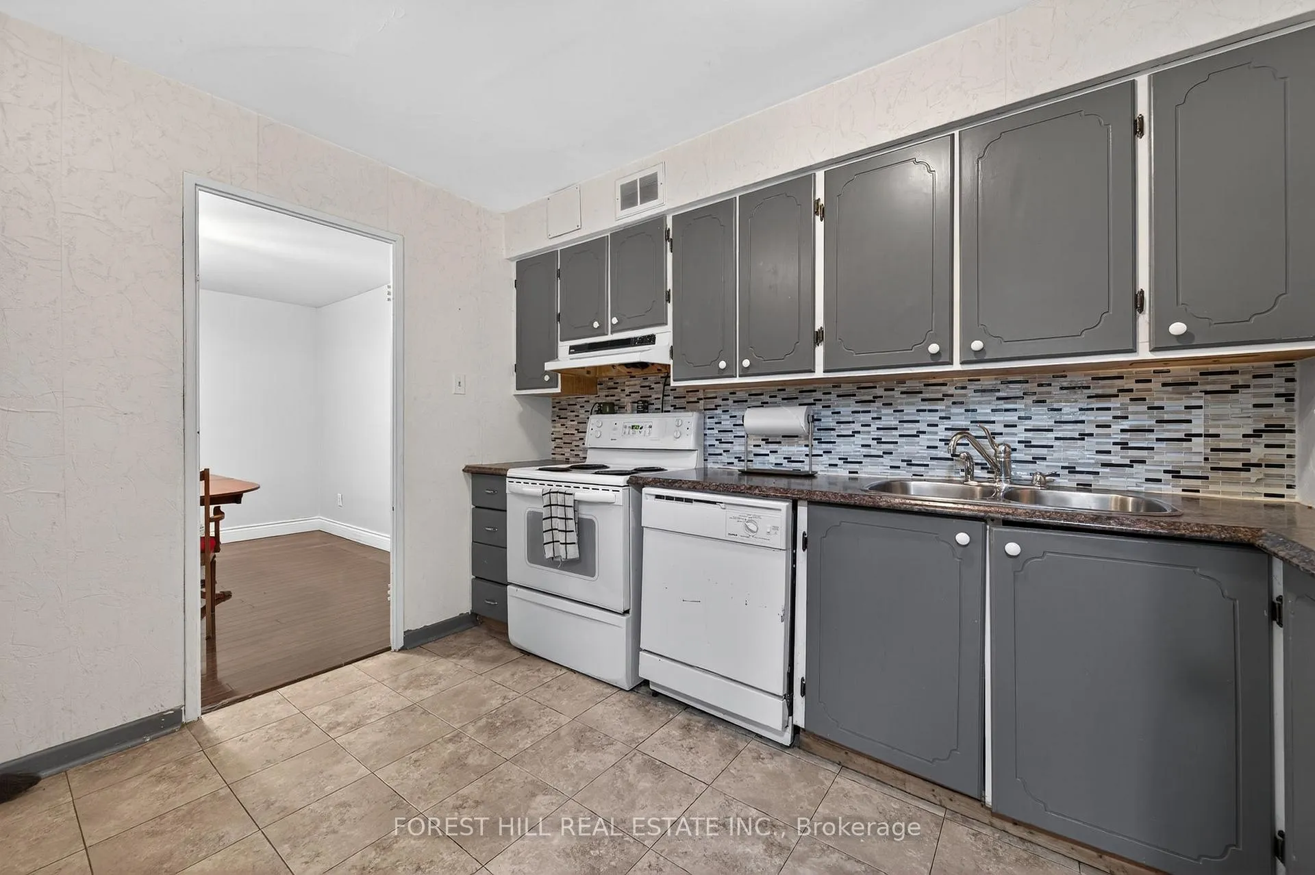 Photo 2 of Unit 102, 1 Royal Orchard Boulevard, Markham, Royal Orchard — HOMEH