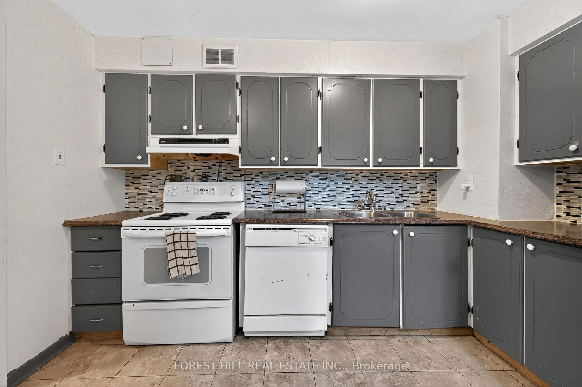 Photo 3 of Unit 102, 1 Royal Orchard Boulevard, Markham, Royal Orchard — HOMEH
