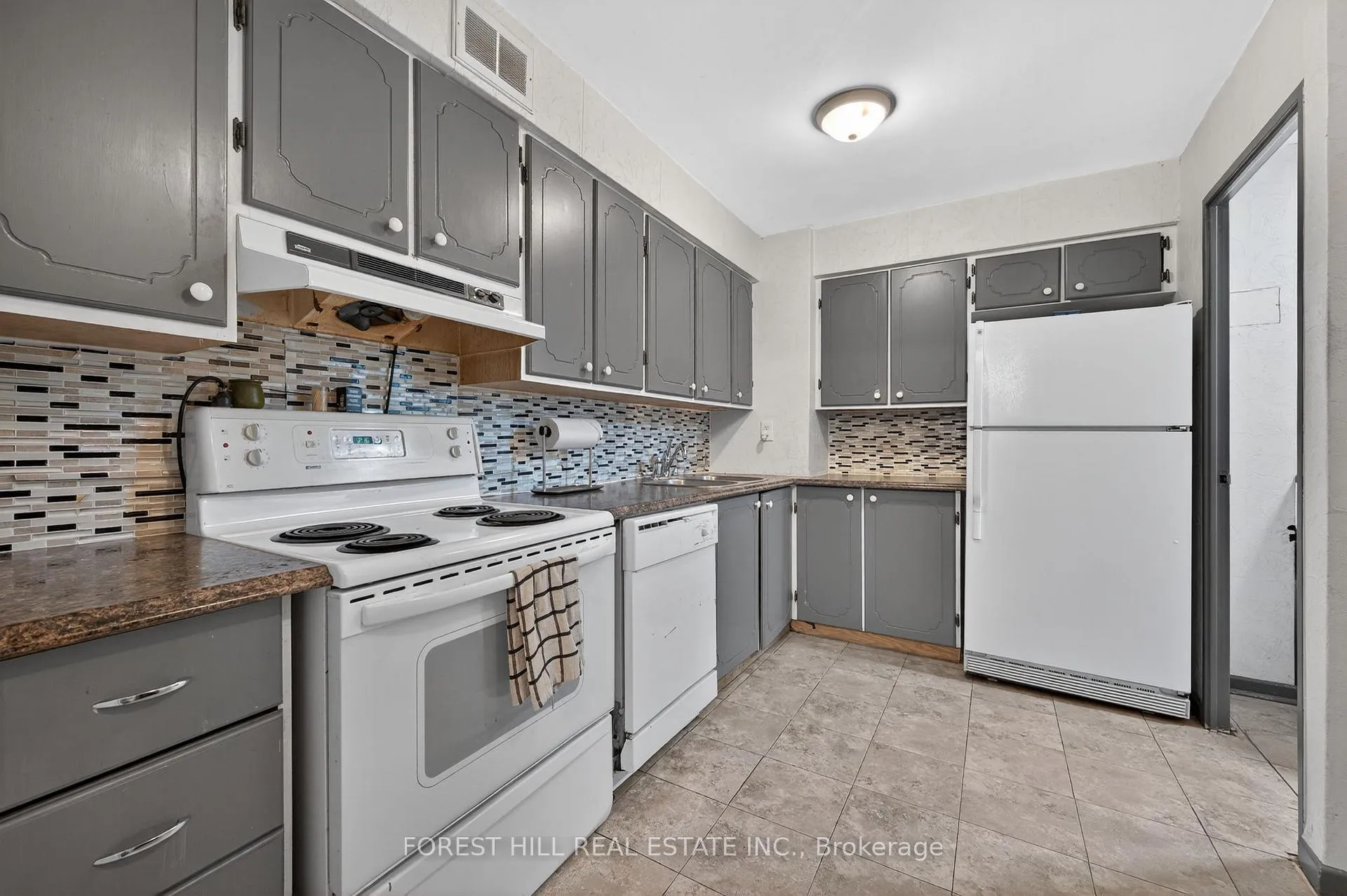 Photo 4 of Unit 102, 1 Royal Orchard Boulevard, Markham, Royal Orchard — HOMEH