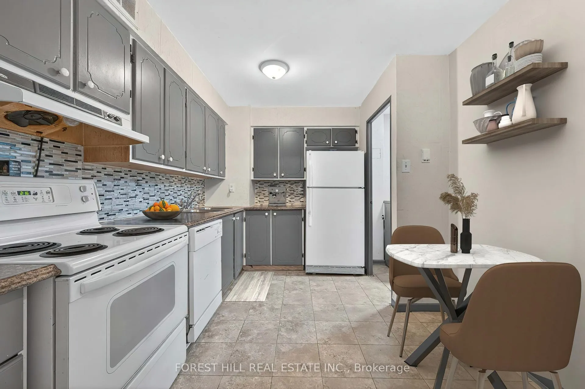 Photo 5 of Unit 102, 1 Royal Orchard Boulevard, Markham, Royal Orchard — HOMEH