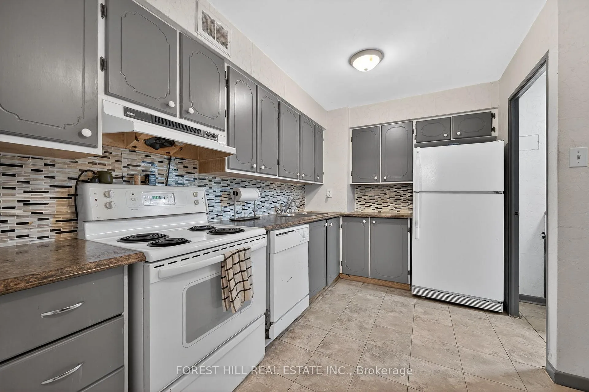 Photo 6 of Unit 102, 1 Royal Orchard Boulevard, Markham, Royal Orchard — HOMEH