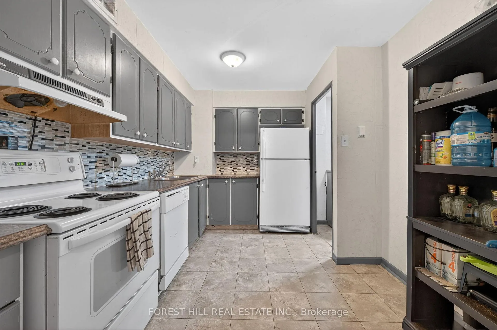 Photo 7 of Unit 102, 1 Royal Orchard Boulevard, Markham, Royal Orchard — HOMEH