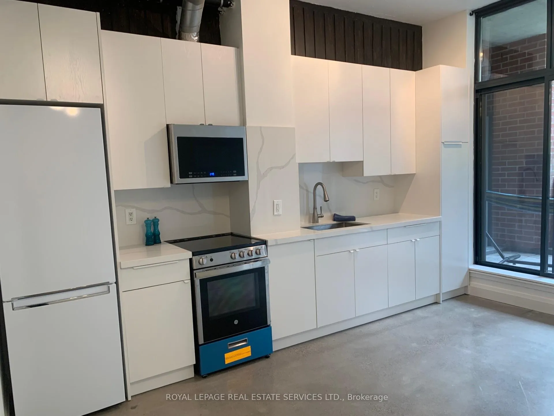 Photo 4 of Unit 201, 369 Sorauren Avenue, Toronto, Roncesvalles — HOMEH
