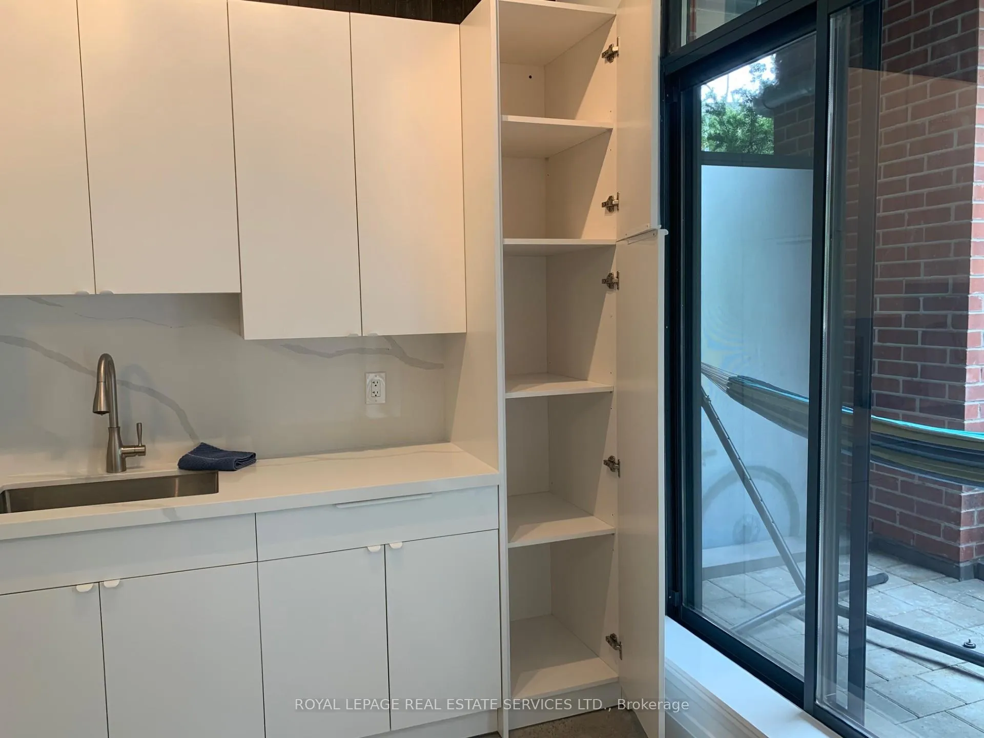 Photo 6 of Unit 201, 369 Sorauren Avenue, Toronto, Roncesvalles — HOMEH