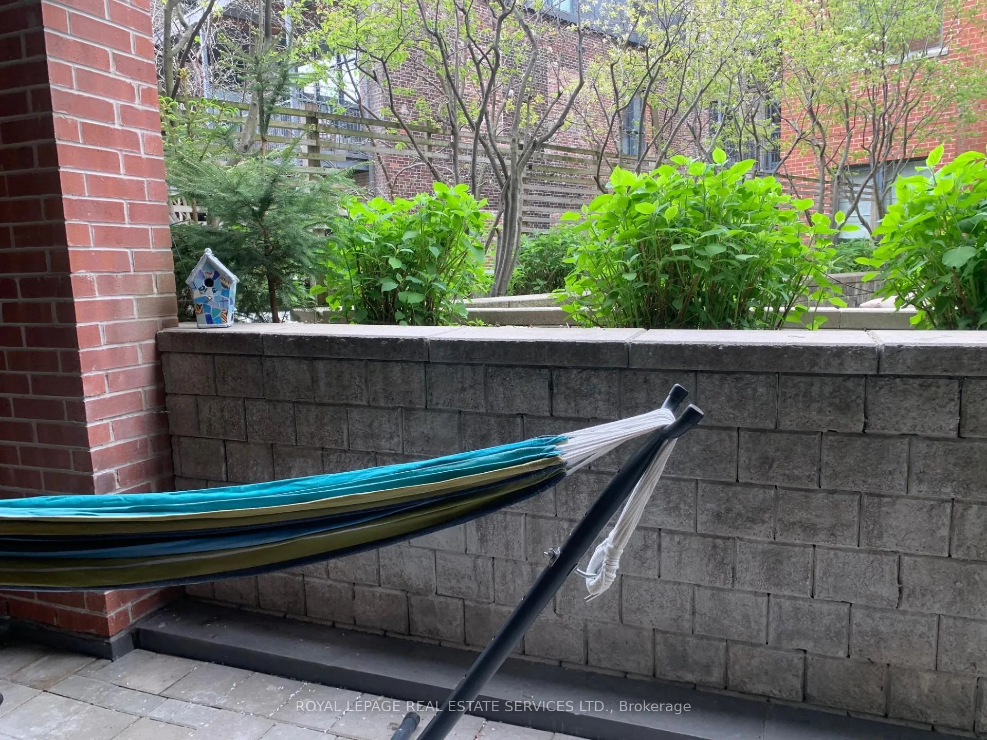 Photo 11 of Unit 201, 369 Sorauren Avenue, Toronto, Roncesvalles — HOMEH