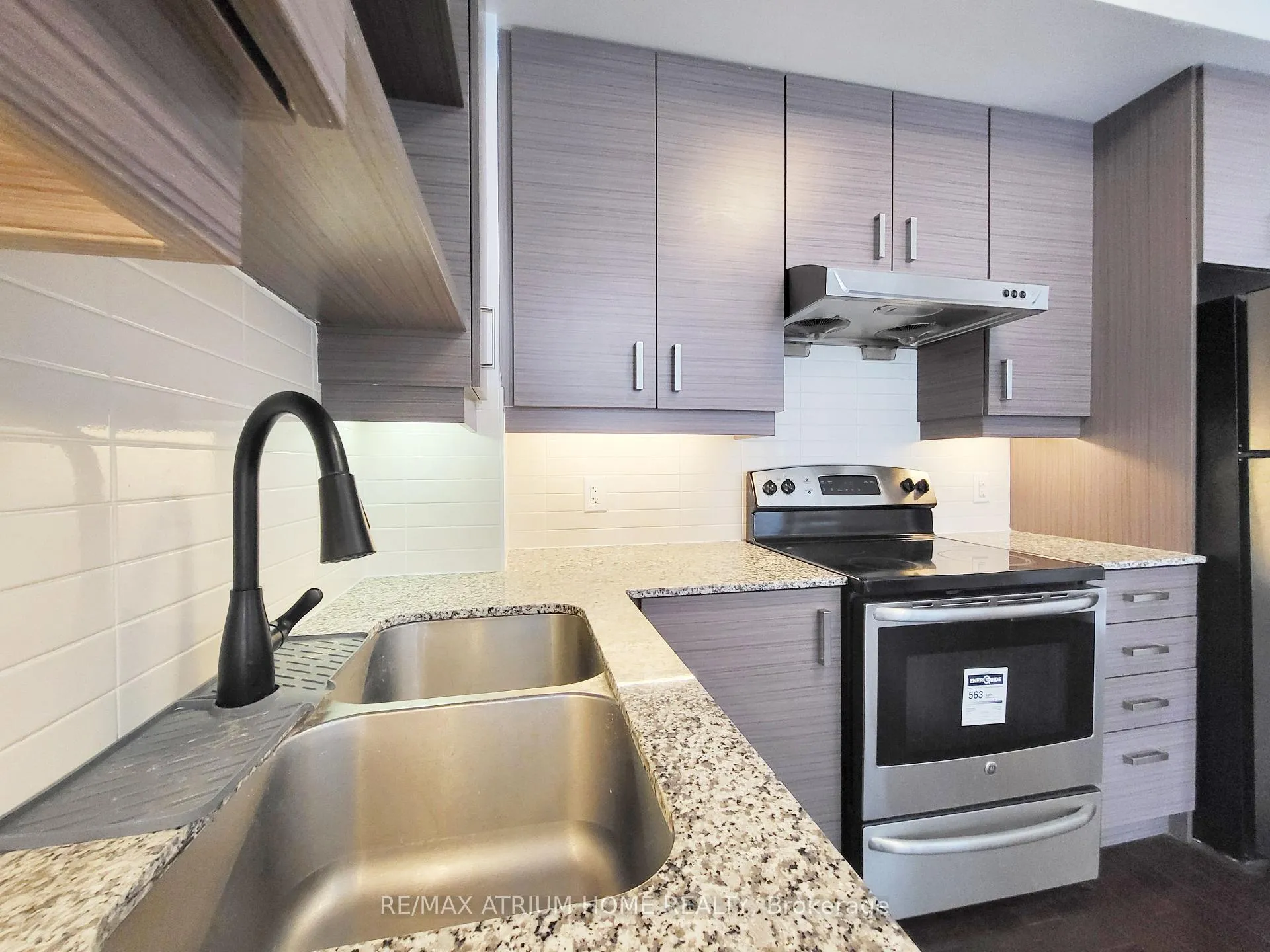 Photo 2 of Unit 317, 1 Uptown Drive, Markham, Unionville — HOMEH