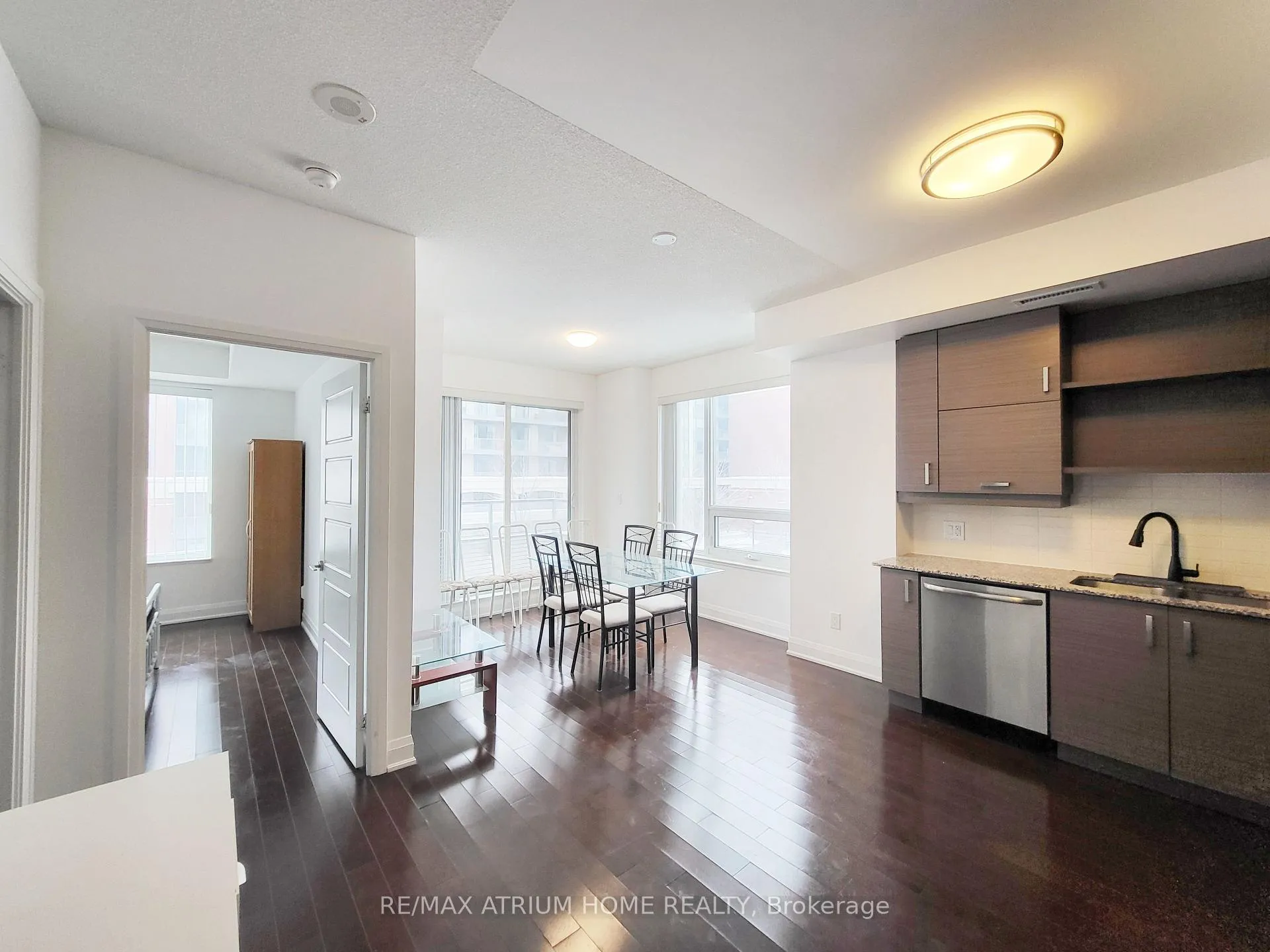 Photo 3 of Unit 317, 1 Uptown Drive, Markham, Unionville — HOMEH