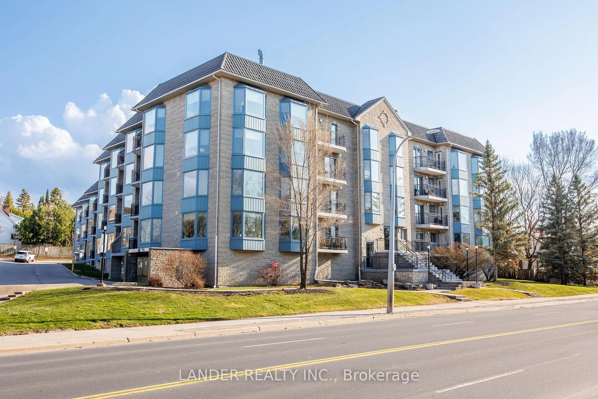 Front of Unit 214, 85 Wellington Street W