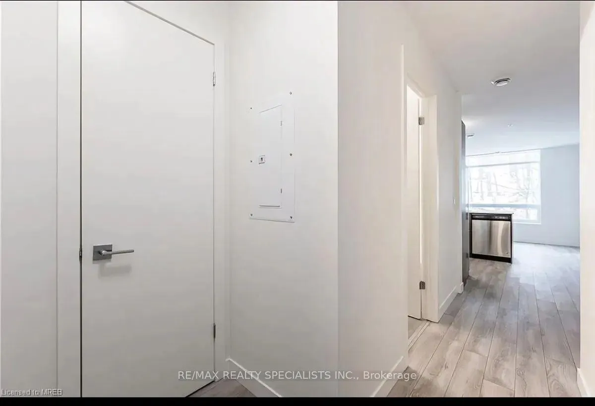 Photo 3 of Unit 402, 467 Charlton Avenue, Hamilton, Stinson — HOMEH