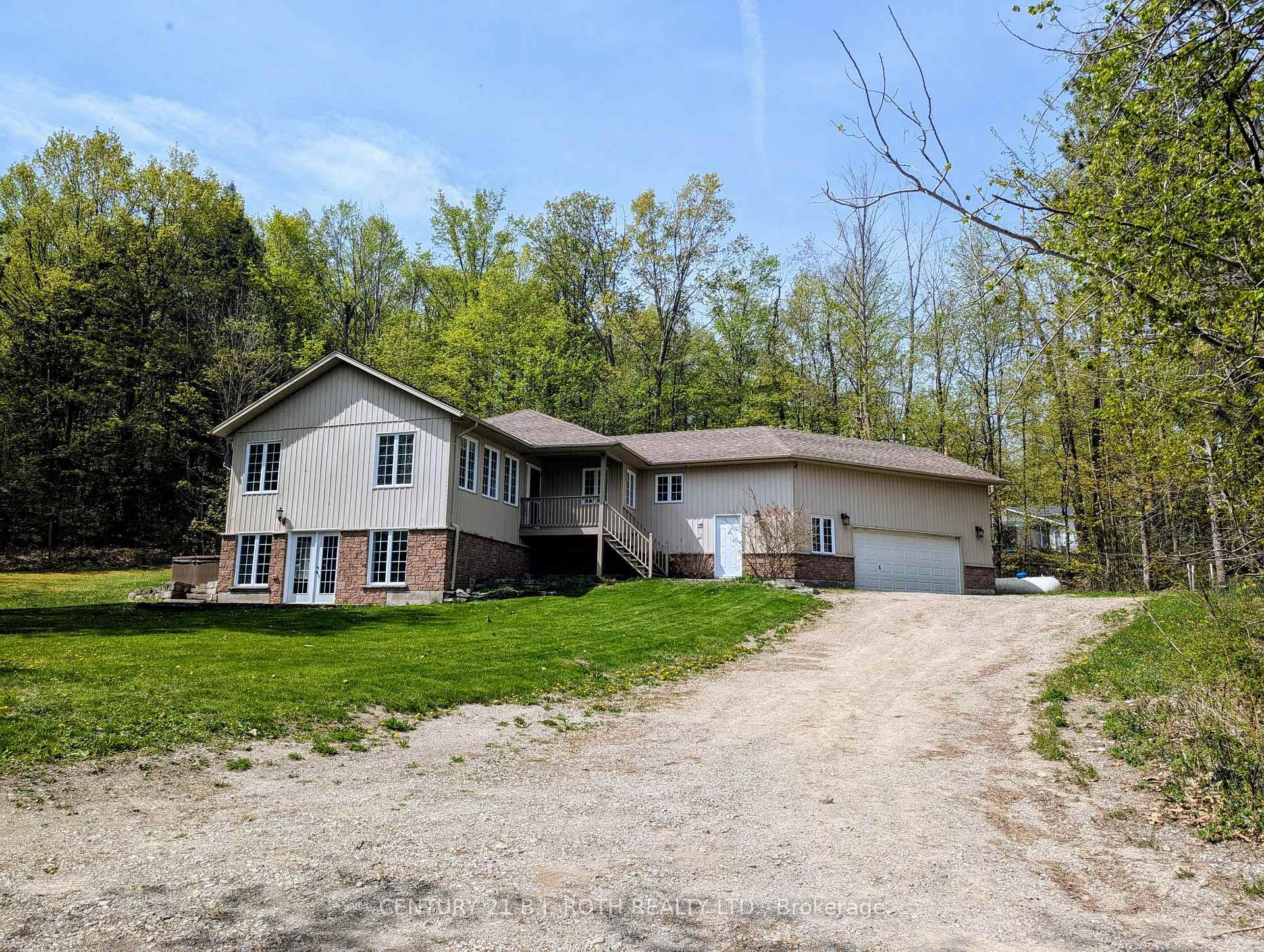 Front of 4927 25 Side Road