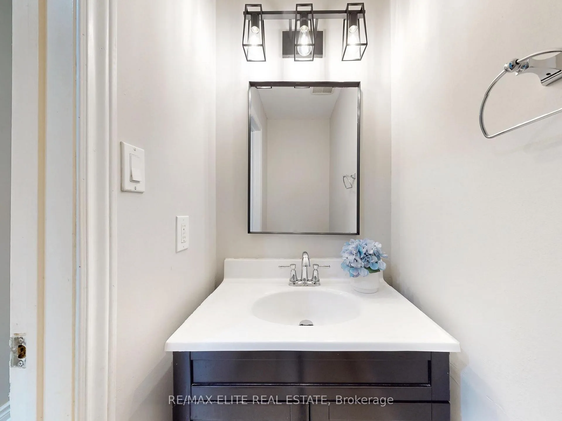Photo 14 of 100 Seaton Drive, Aurora, Aurora Highlands — HOMEH
