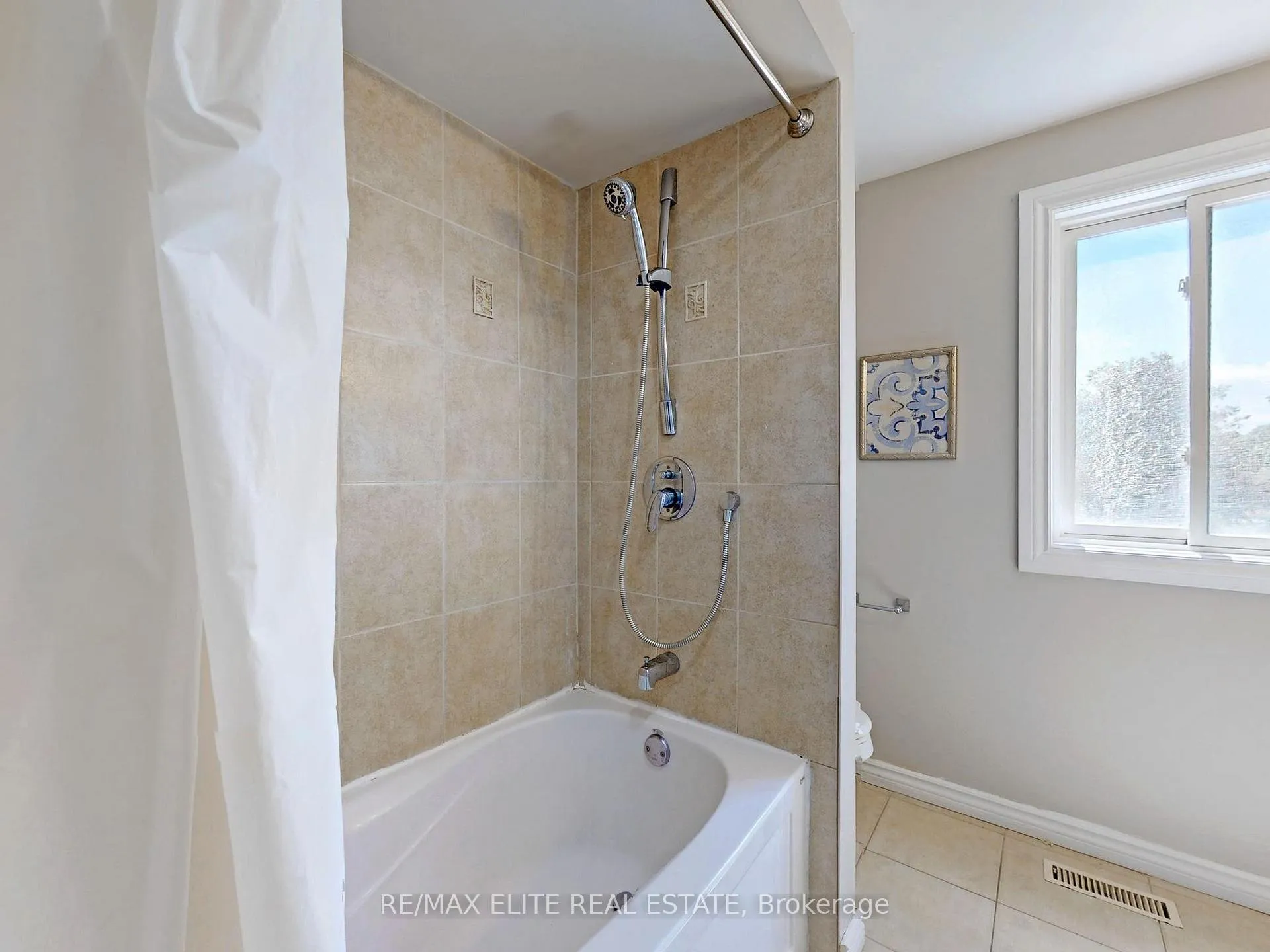 Photo 26 of 100 Seaton Drive, Aurora, Aurora Highlands — HOMEH