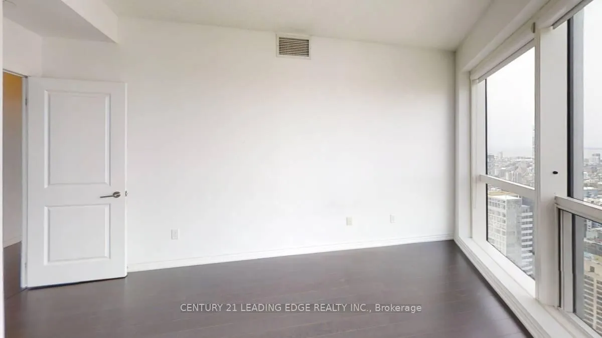 Photo 4 of Unit 5216, 386 Yonge Street, Toronto, Bay Street Corridor — HOMEH