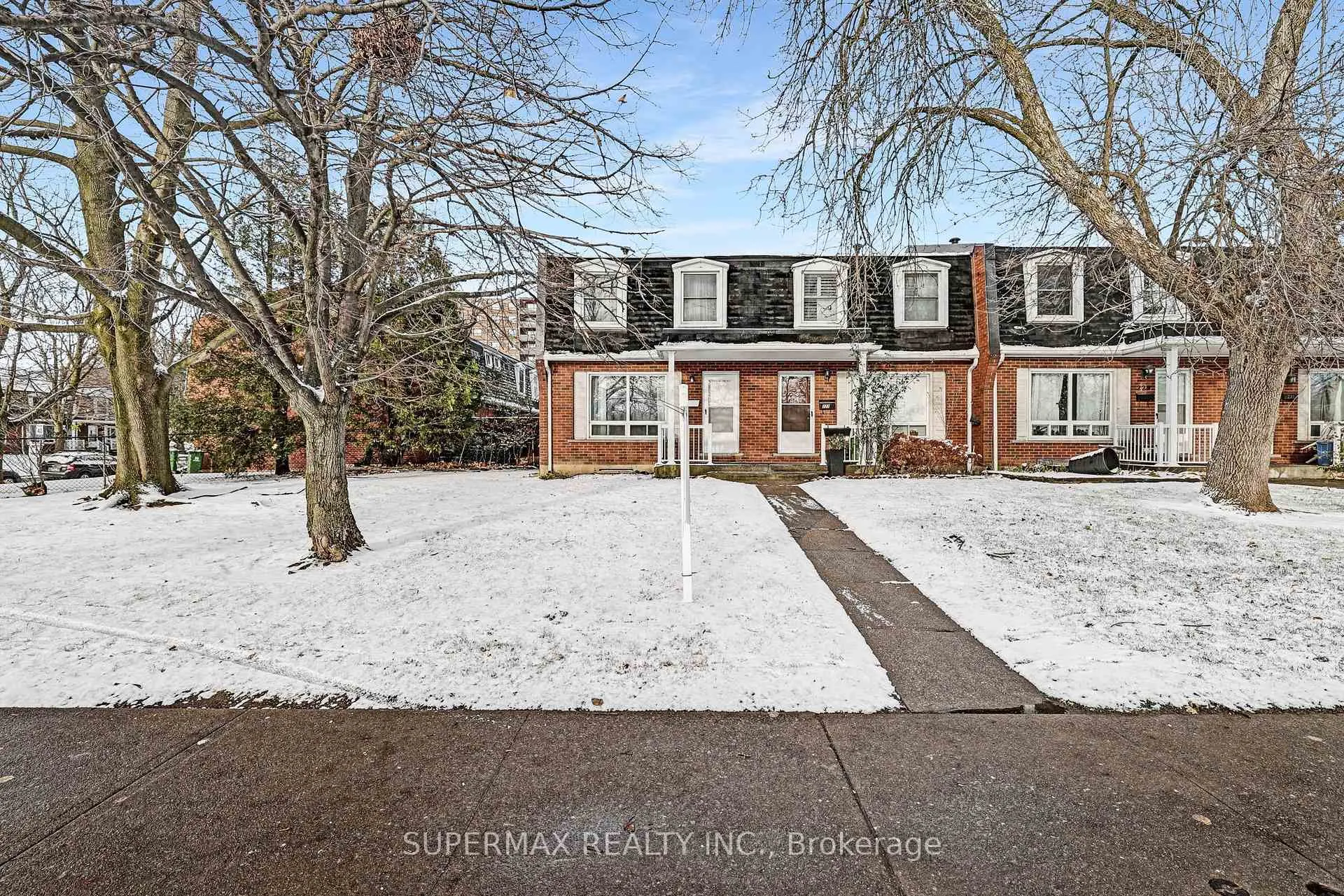 Photo 2 of 225 Lake Avenue, Hamilton, Riverdale — HOMEH