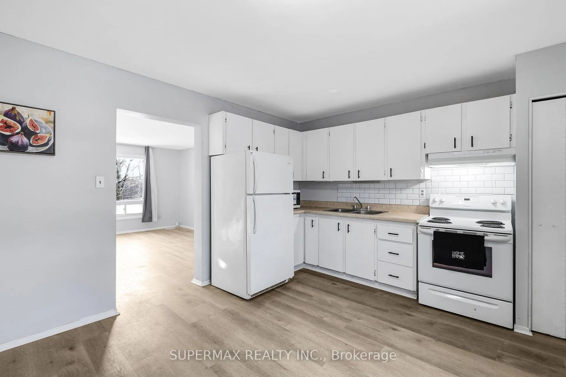 Photo 11 of 225 Lake Avenue, Hamilton, Riverdale — HOMEH