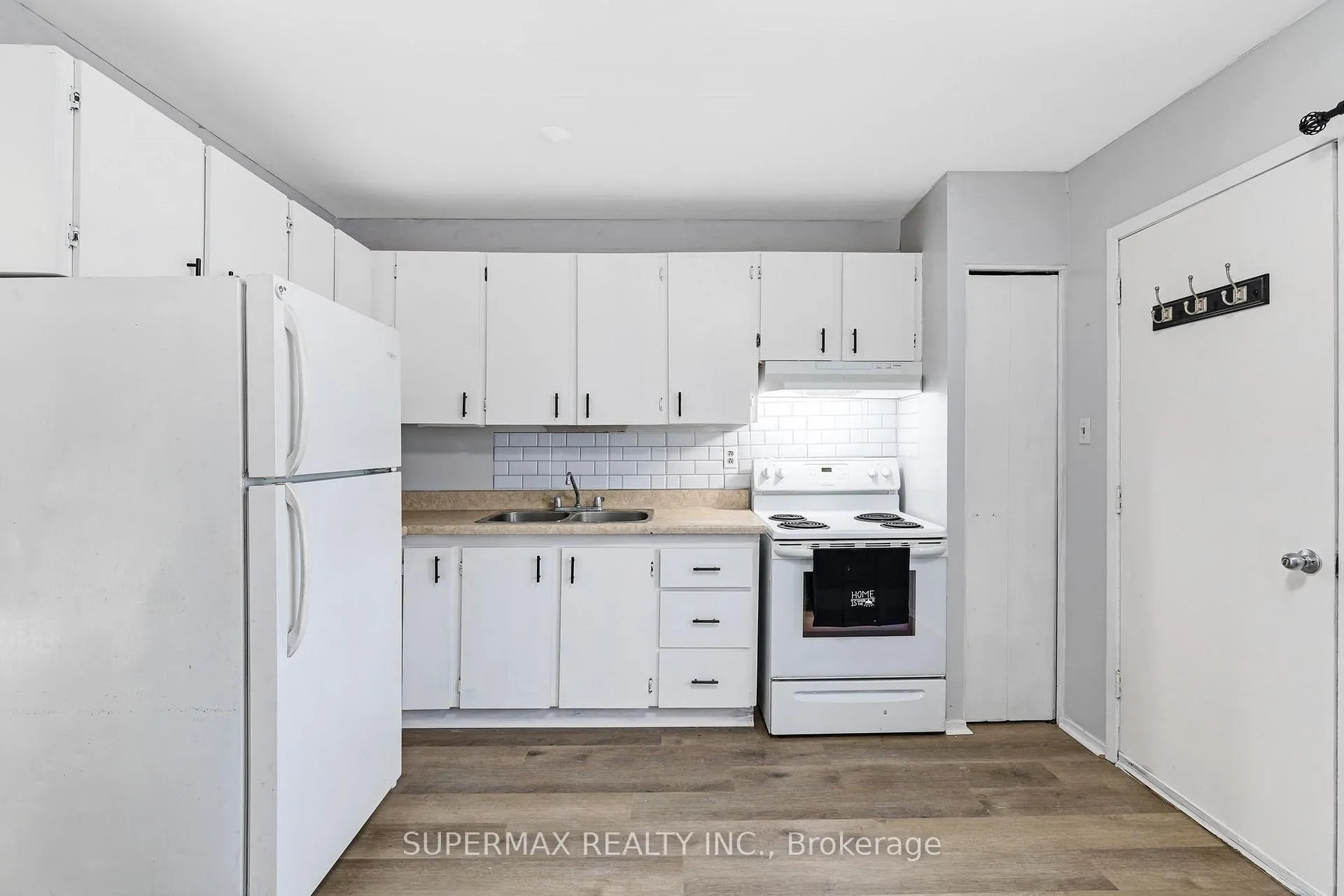 Photo 12 of 225 Lake Avenue, Hamilton, Riverdale — HOMEH