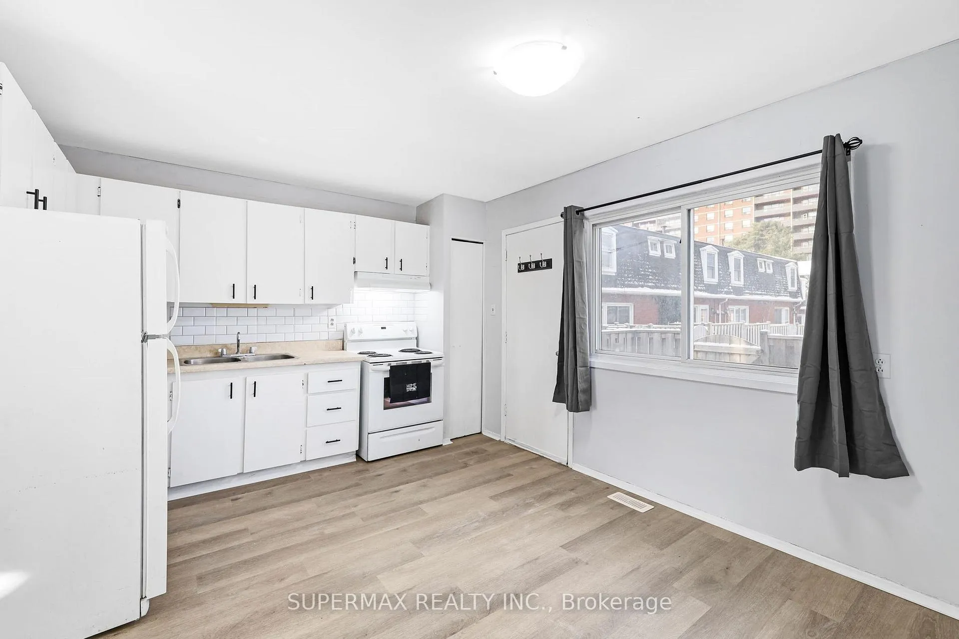 Photo 14 of 225 Lake Avenue, Hamilton, Riverdale — HOMEH