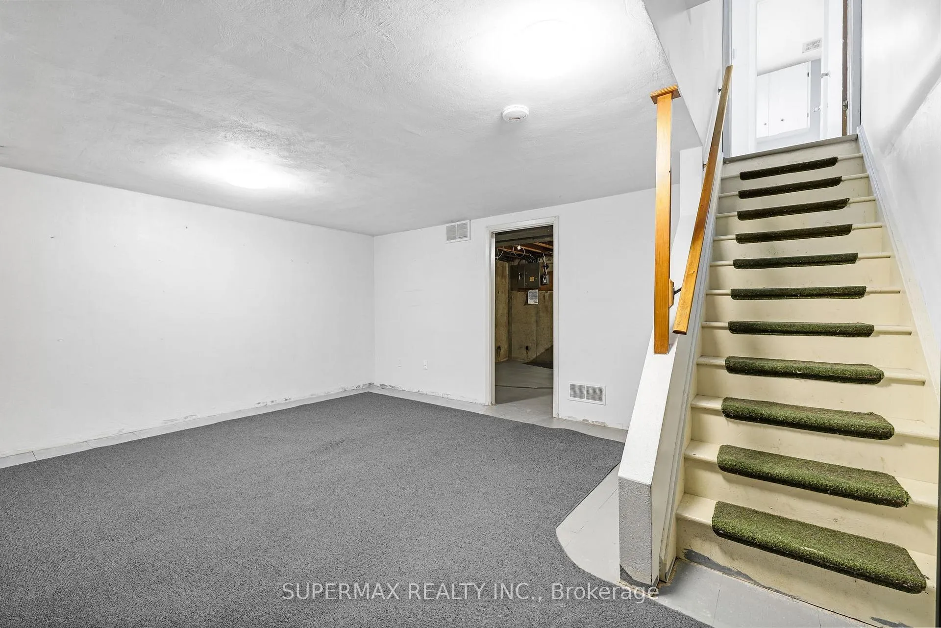Photo 31 of 225 Lake Avenue, Hamilton, Riverdale — HOMEH