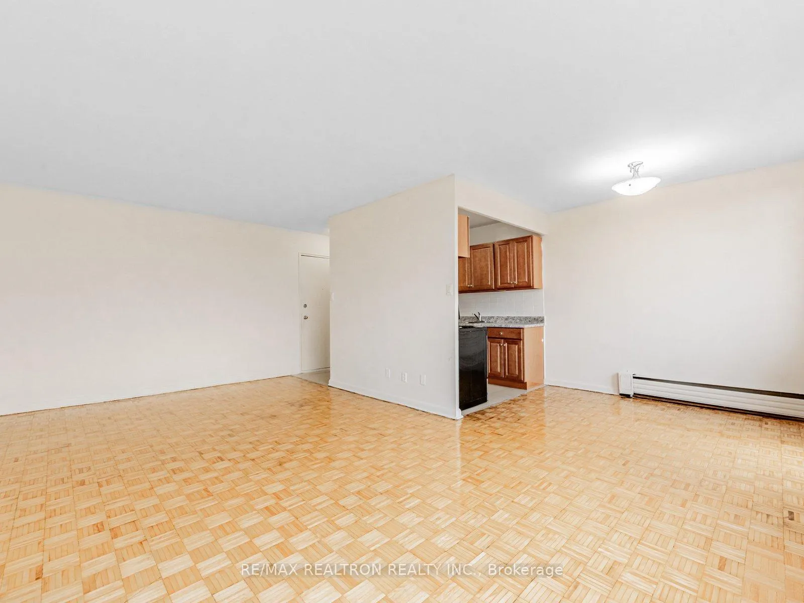 Photo 7 of Unit 212, 2895 Bathurst Street, Toronto, Bedford Park-Nortown — HOMEH