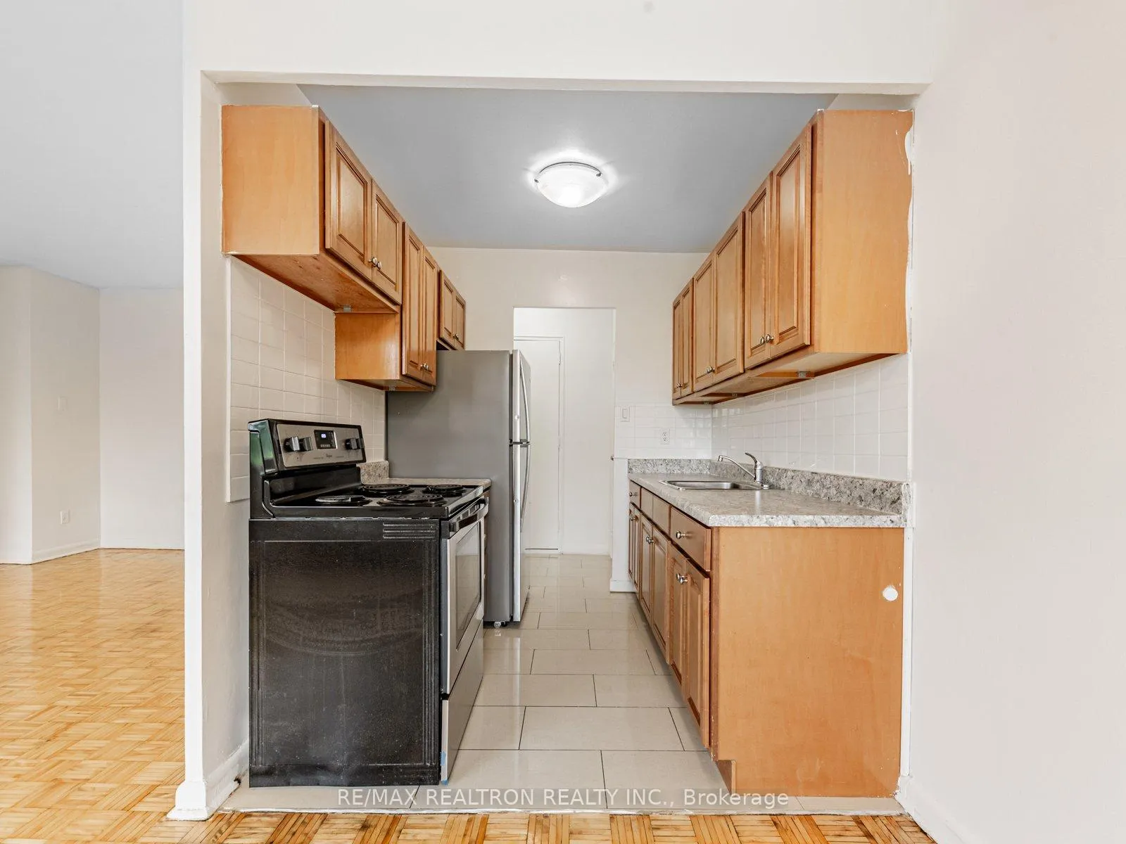 Photo 8 of Unit 212, 2895 Bathurst Street, Toronto, Bedford Park-Nortown — HOMEH