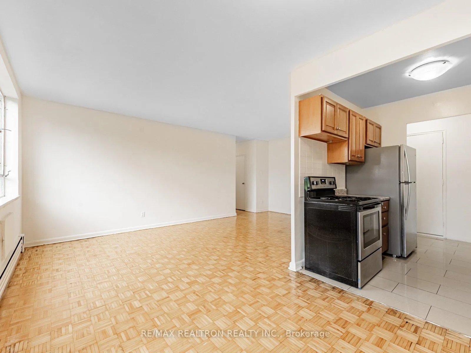 Photo 9 of Unit 212, 2895 Bathurst Street, Toronto, Bedford Park-Nortown — HOMEH