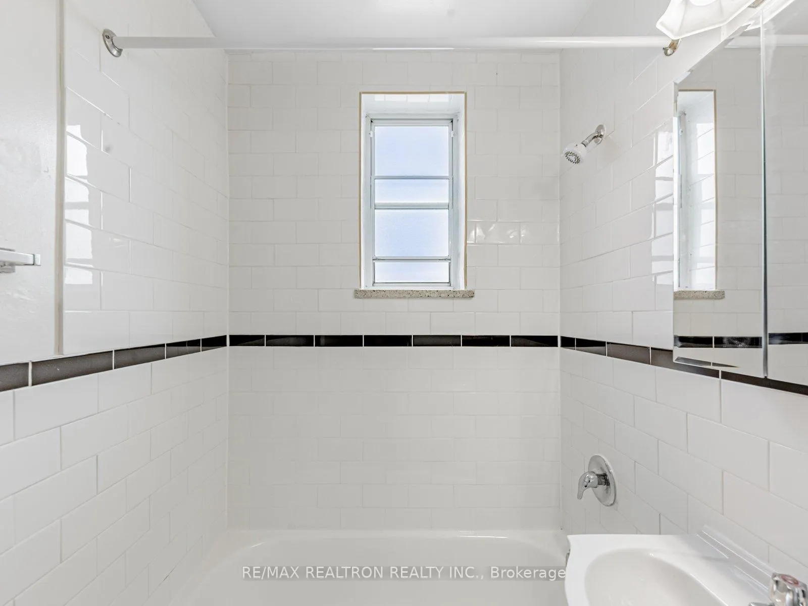 Photo 13 of Unit 212, 2895 Bathurst Street, Toronto, Bedford Park-Nortown — HOMEH
