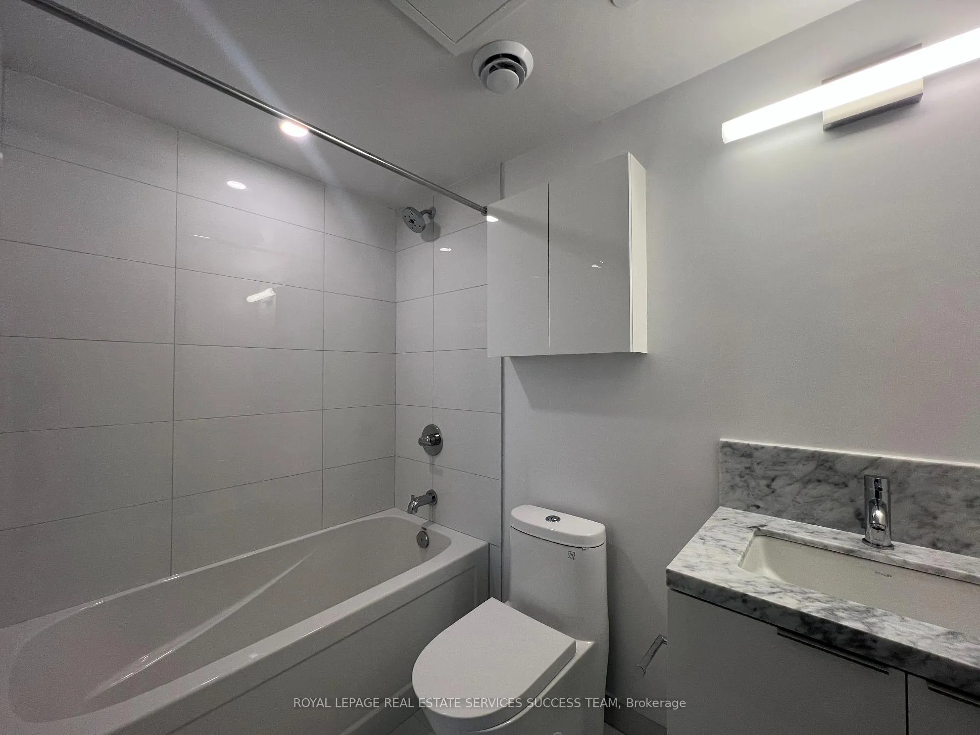 Photo 8 of Unit 3312, 230 Simcoe Street, Toronto, Kensington-Chinatown — HOMEH