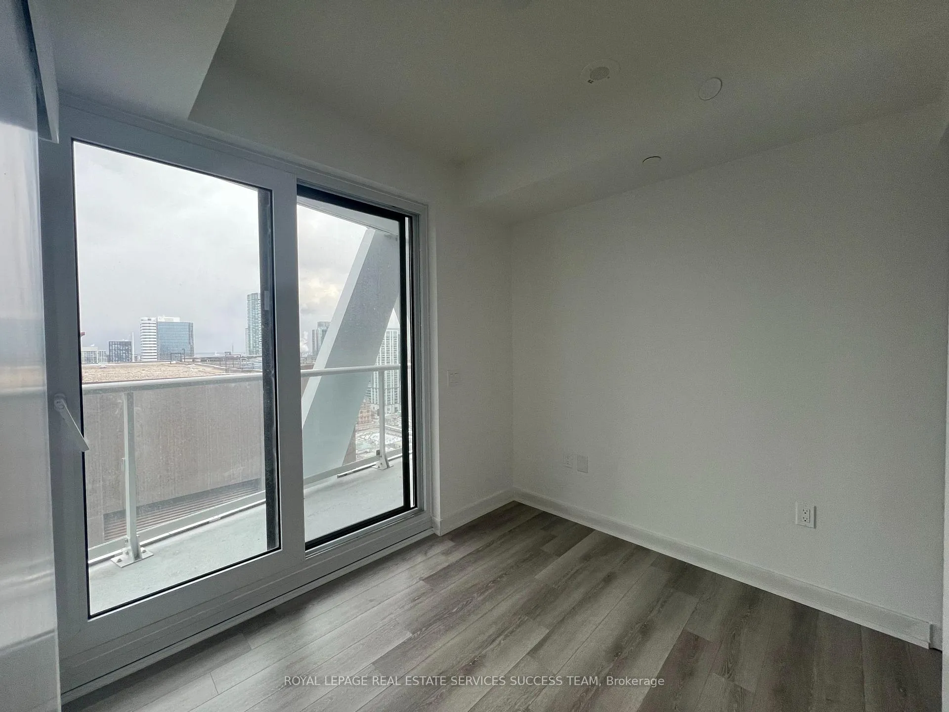 Photo 10 of Unit 3312, 230 Simcoe Street, Toronto, Kensington-Chinatown — HOMEH
