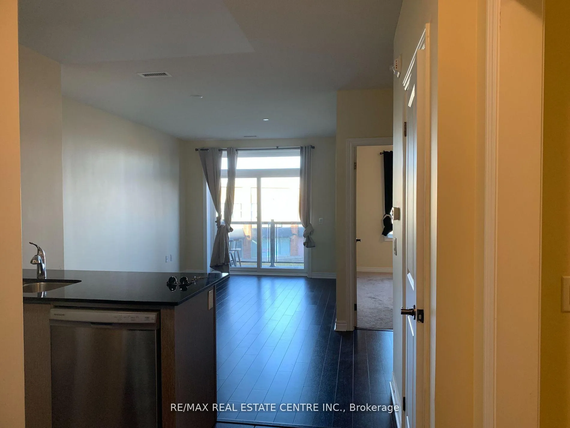 Photo 5 of Unit 221, 39 New Delhi Drive, Markham, Cedarwood — HOMEH