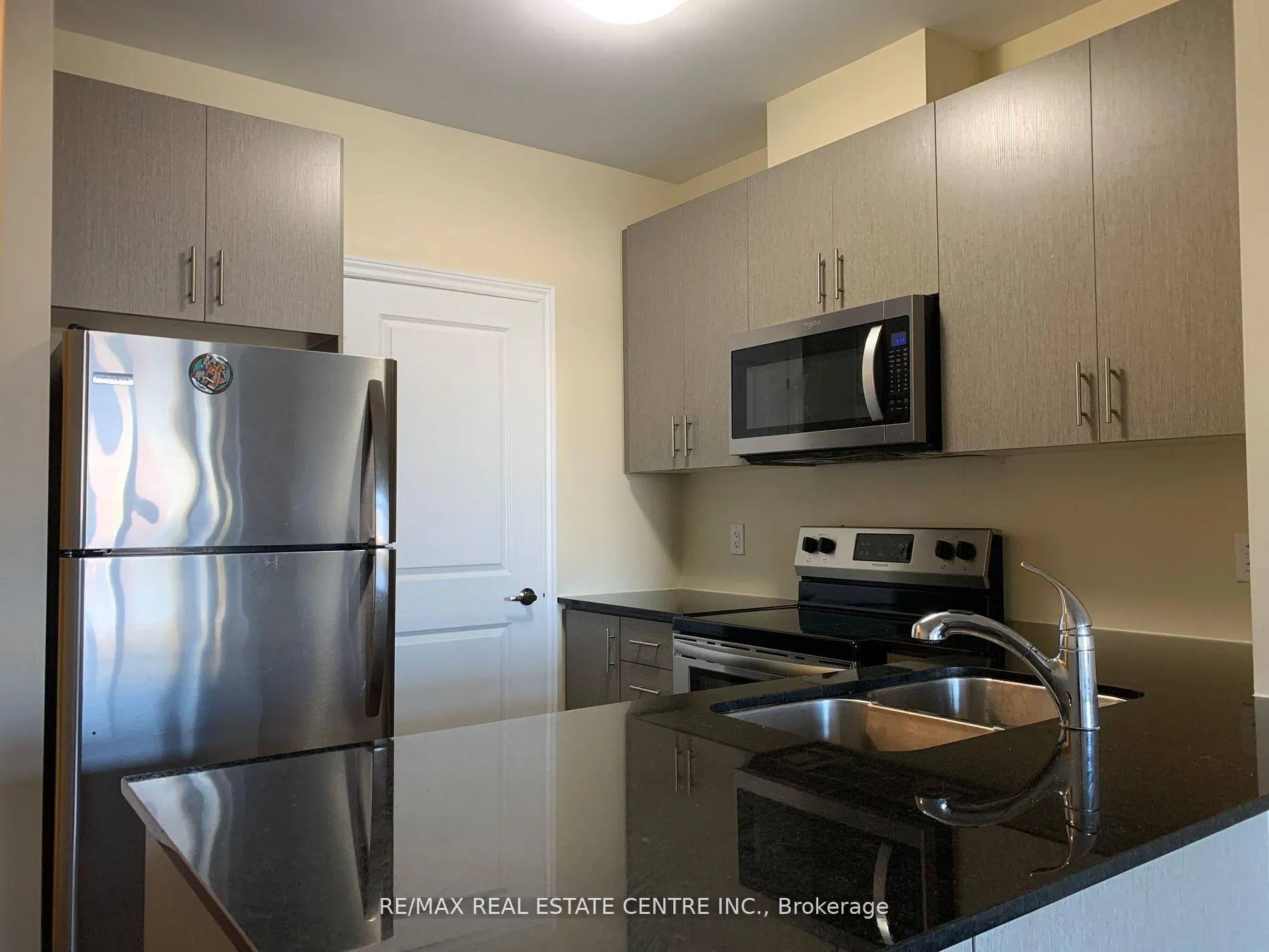 Photo 6 of Unit 221, 39 New Delhi Drive, Markham, Cedarwood — HOMEH