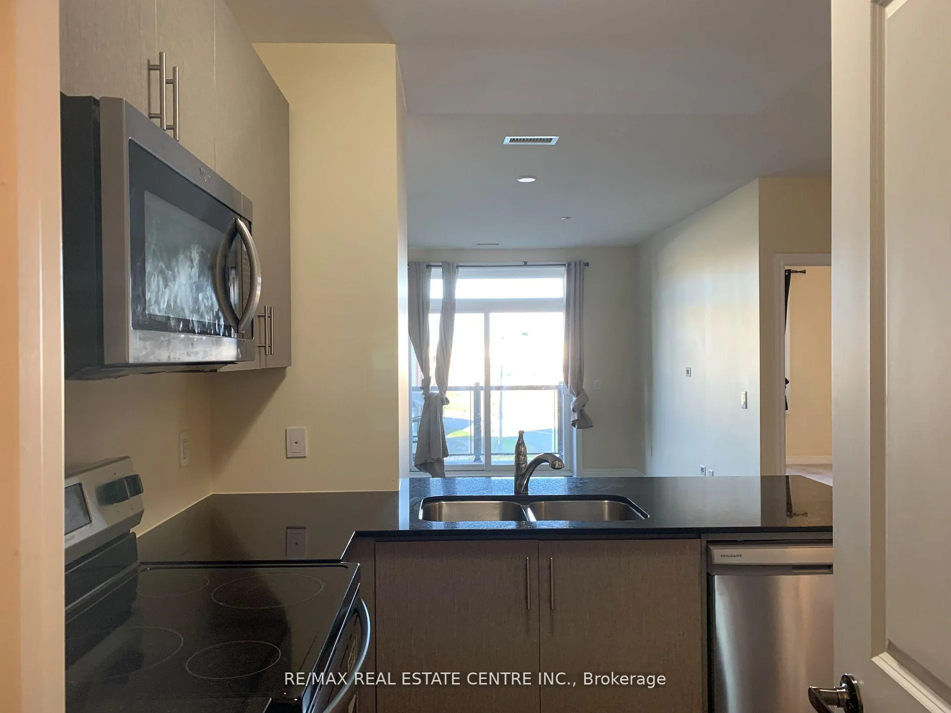 Photo 7 of Unit 221, 39 New Delhi Drive, Markham, Cedarwood — HOMEH