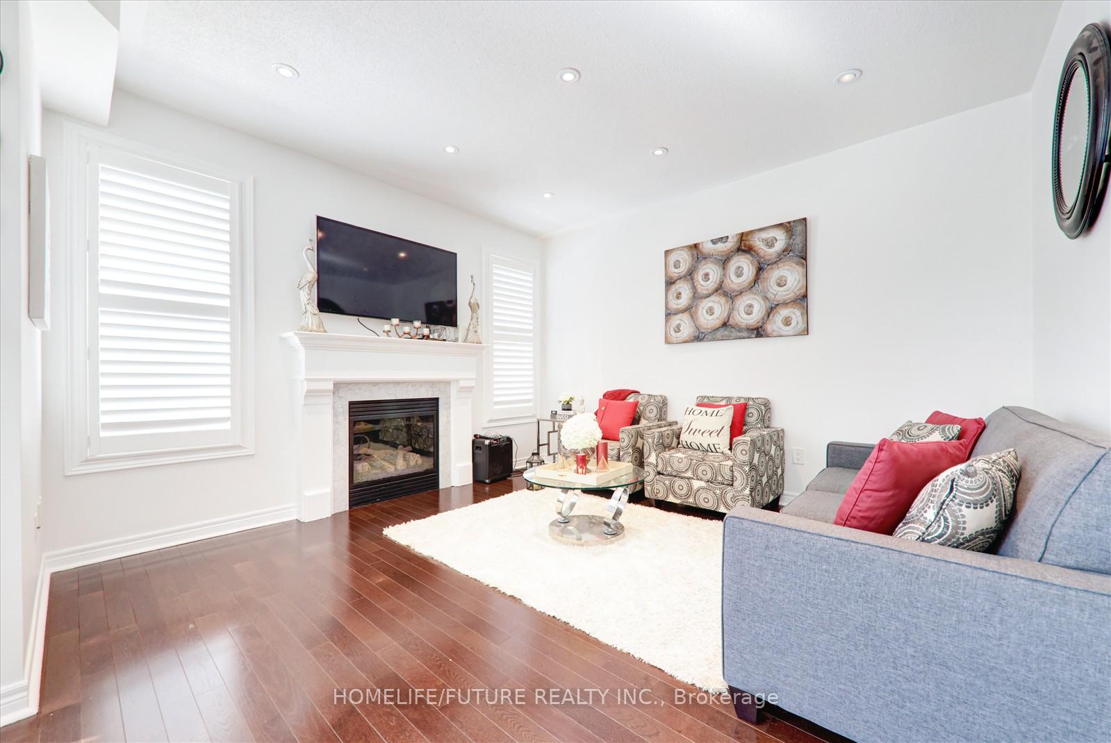 Photo 10 of 4 Bignell Crescent, Ajax, Northeast Ajax — HOMEH