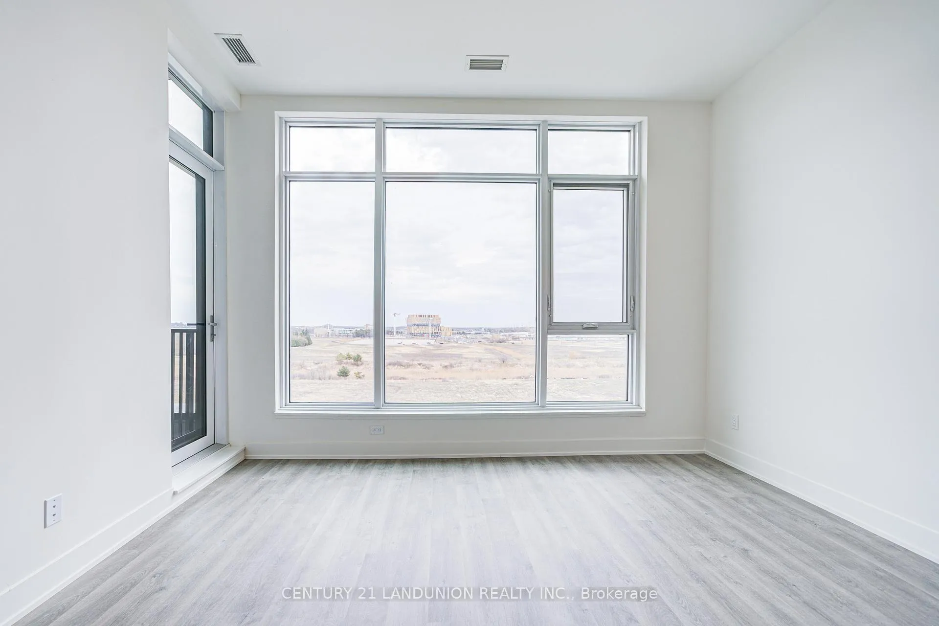 Photo 4 of Unit 605, 56 Andre De Grasse Street, Markham, Unionville — HOMEH