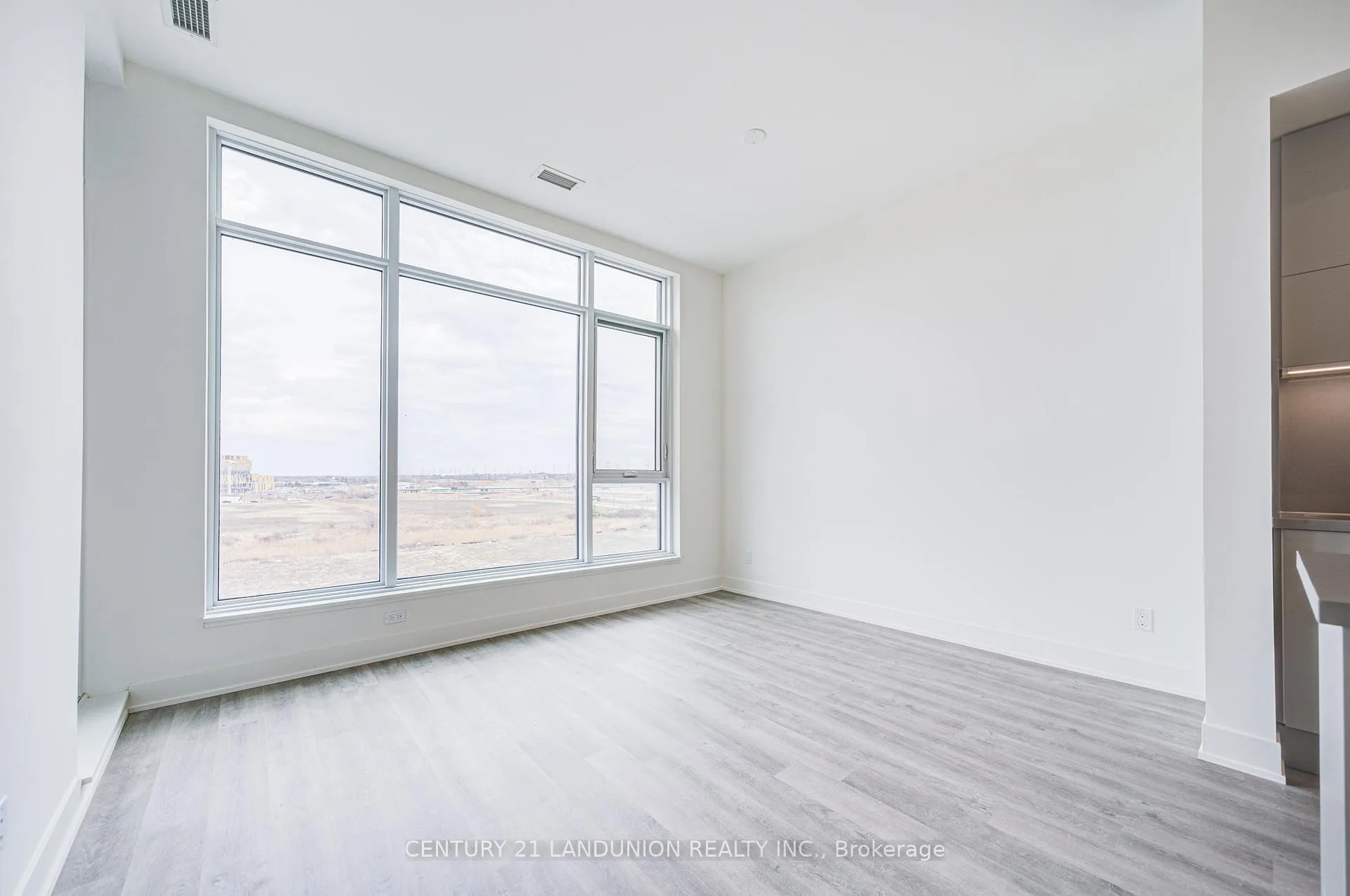 Photo 7 of Unit 605, 56 Andre De Grasse Street, Markham, Unionville — HOMEH