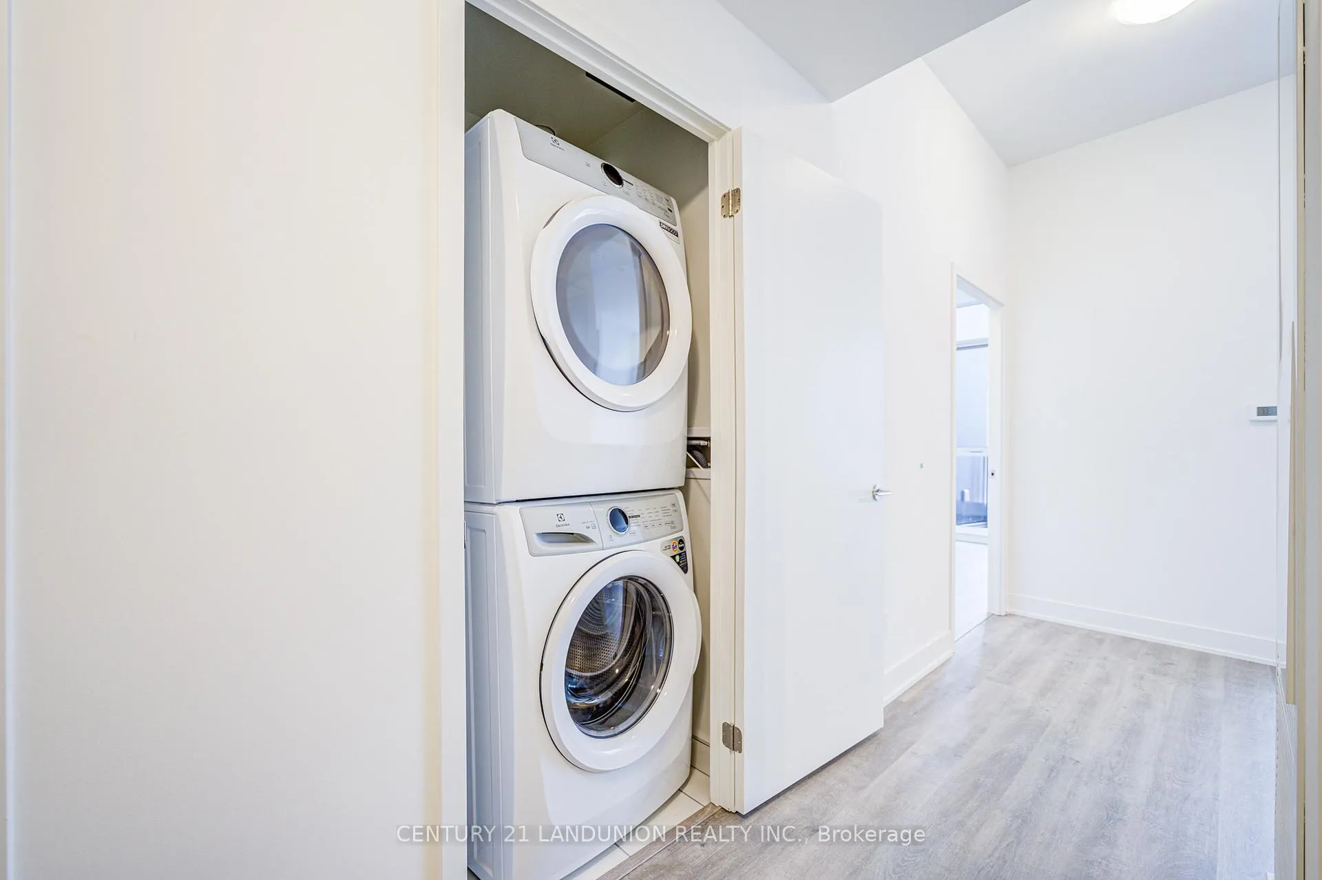 Photo 12 of Unit 605, 56 Andre De Grasse Street, Markham, Unionville — HOMEH