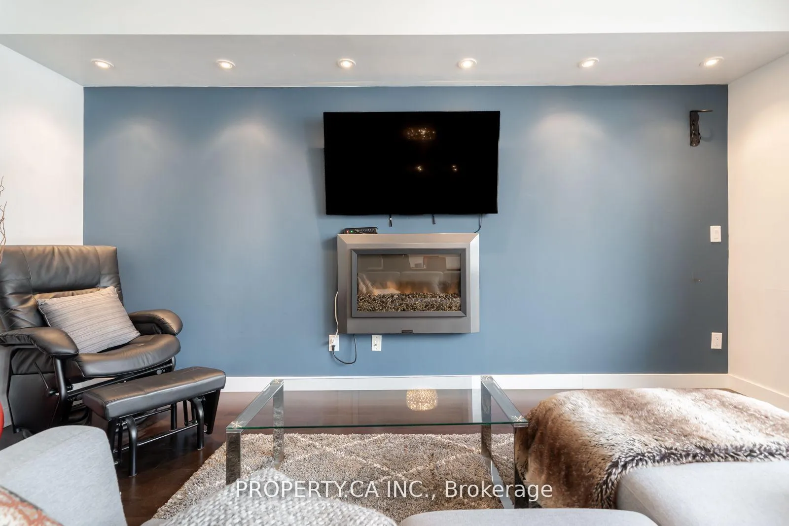 Photo 5 of Unit 817, 55 Stewart Street, Toronto, Waterfront Communities — HOMEH