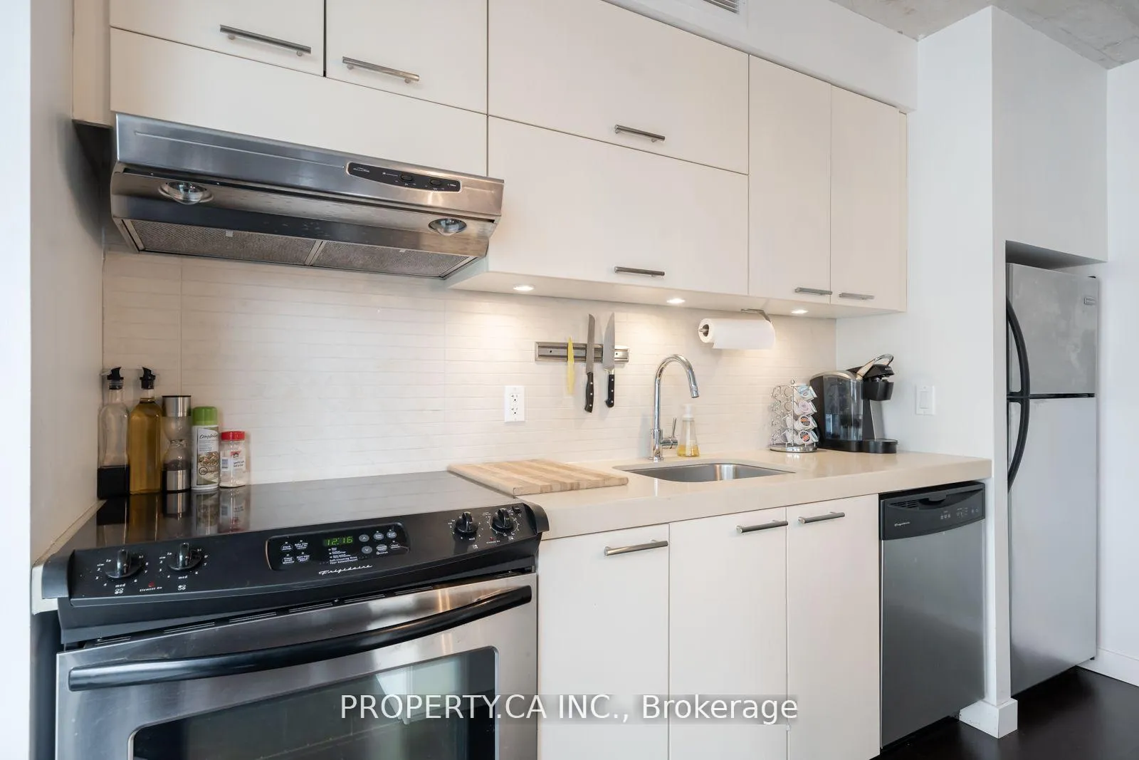 Photo 11 of Unit 817, 55 Stewart Street, Toronto, Waterfront Communities — HOMEH