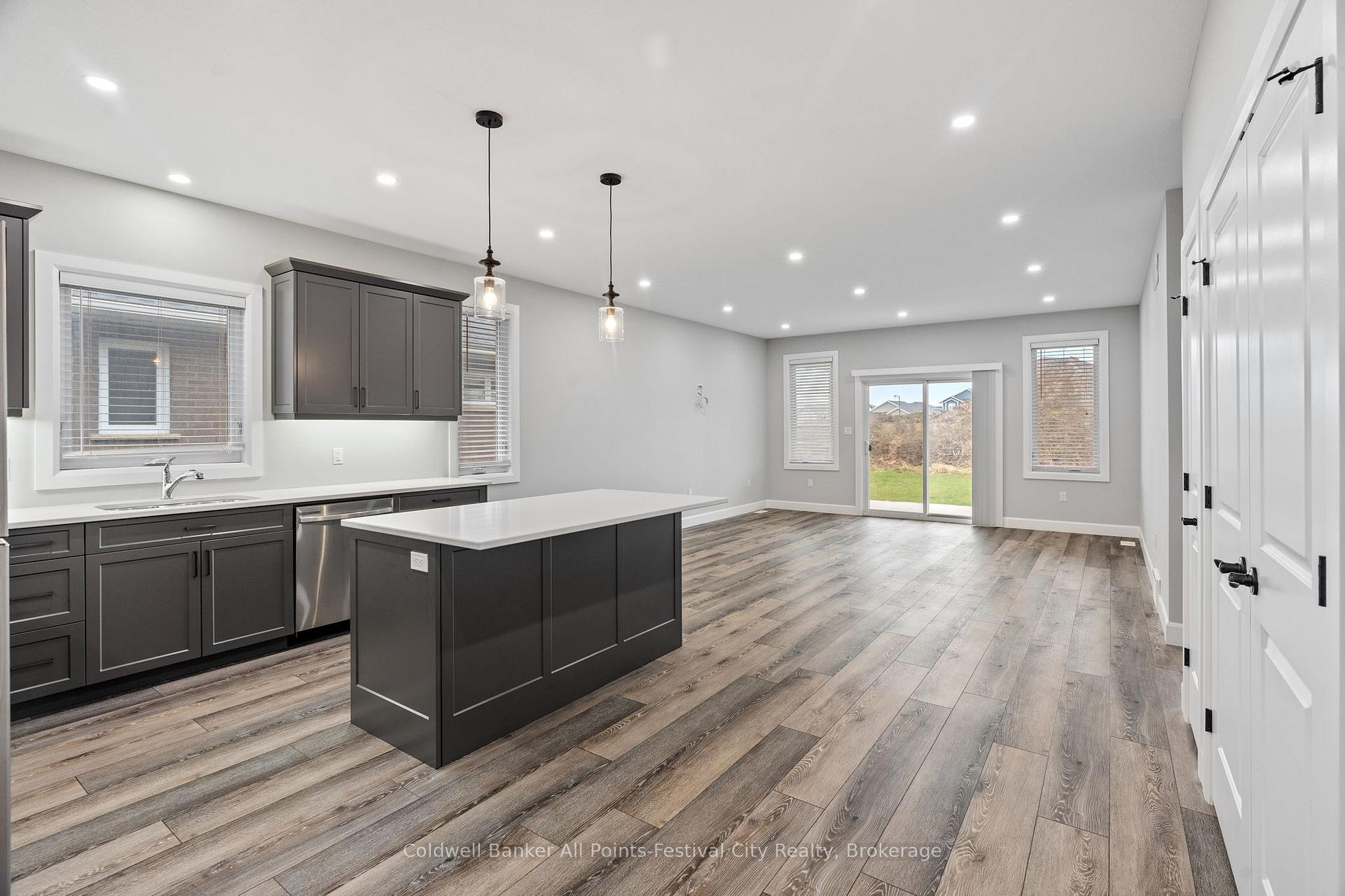 Photo 12 of 463 Warren Street, Goderich, Goderich (Town) — HOMEH