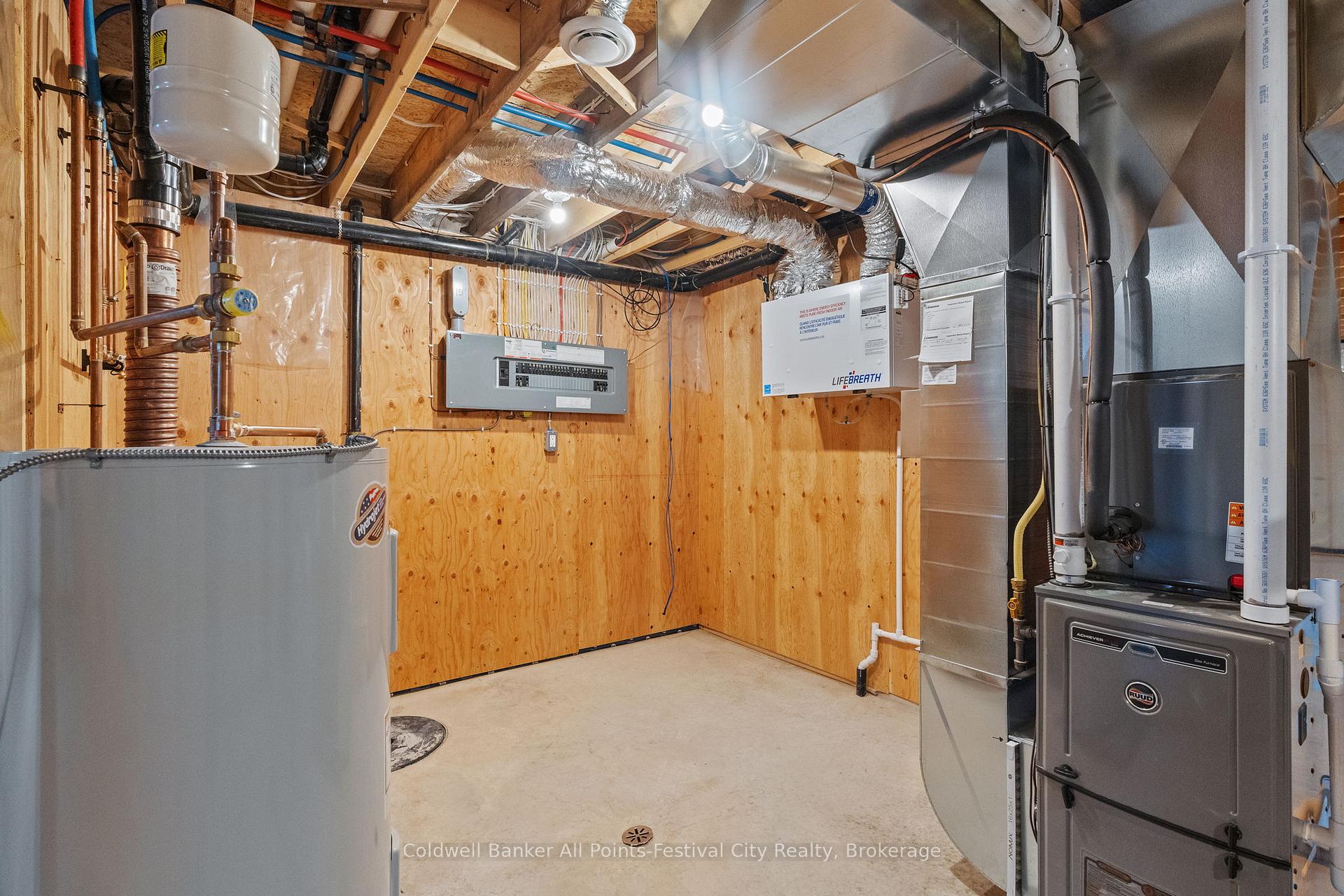 Photo 34 of 463 Warren Street, Goderich, Goderich (Town) — HOMEH